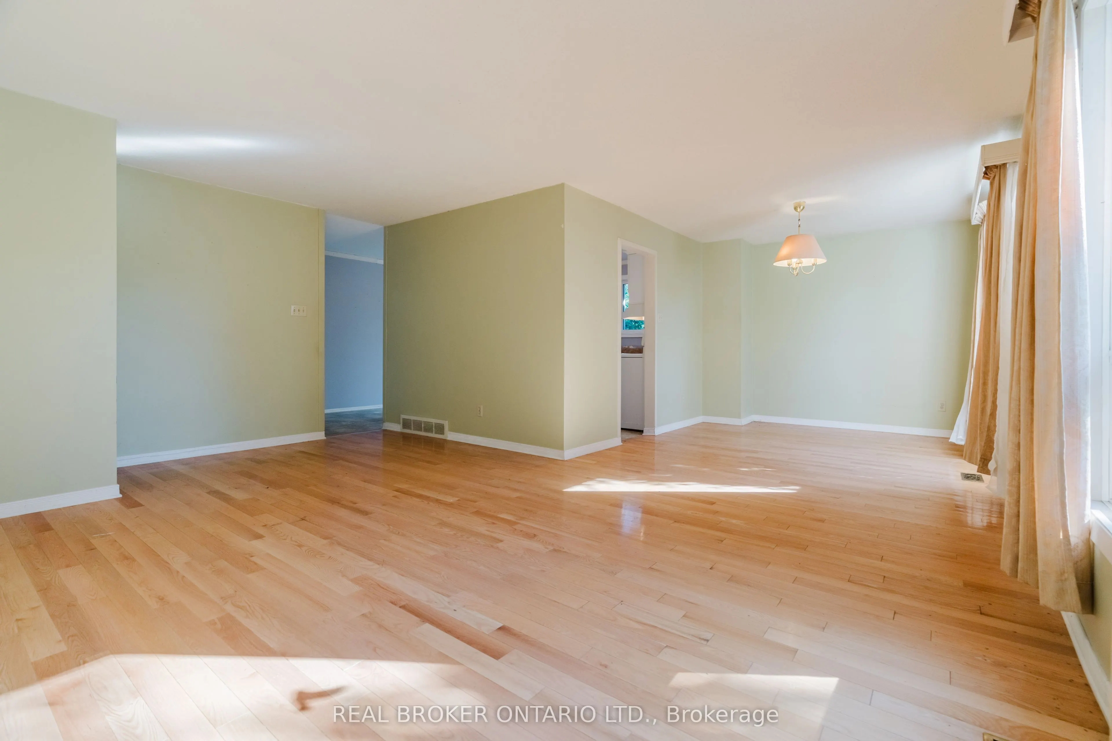 16 Gold Crescent