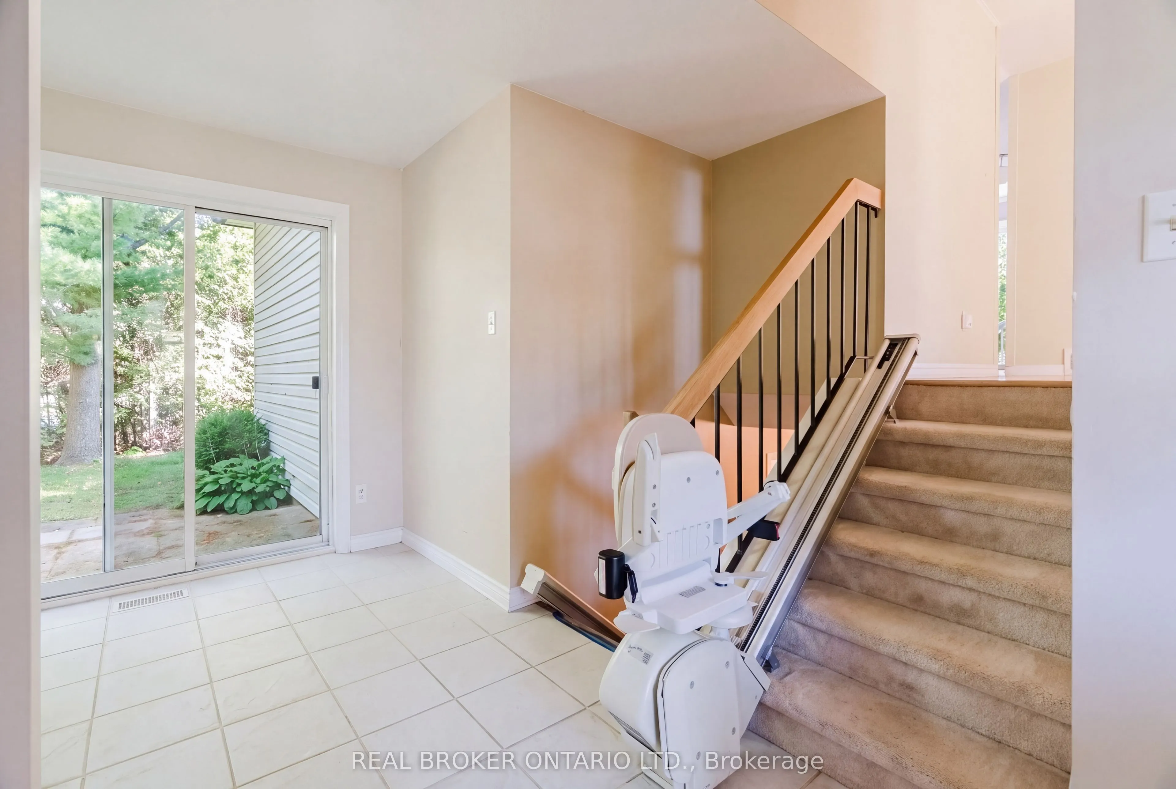 16 Gold Crescent
