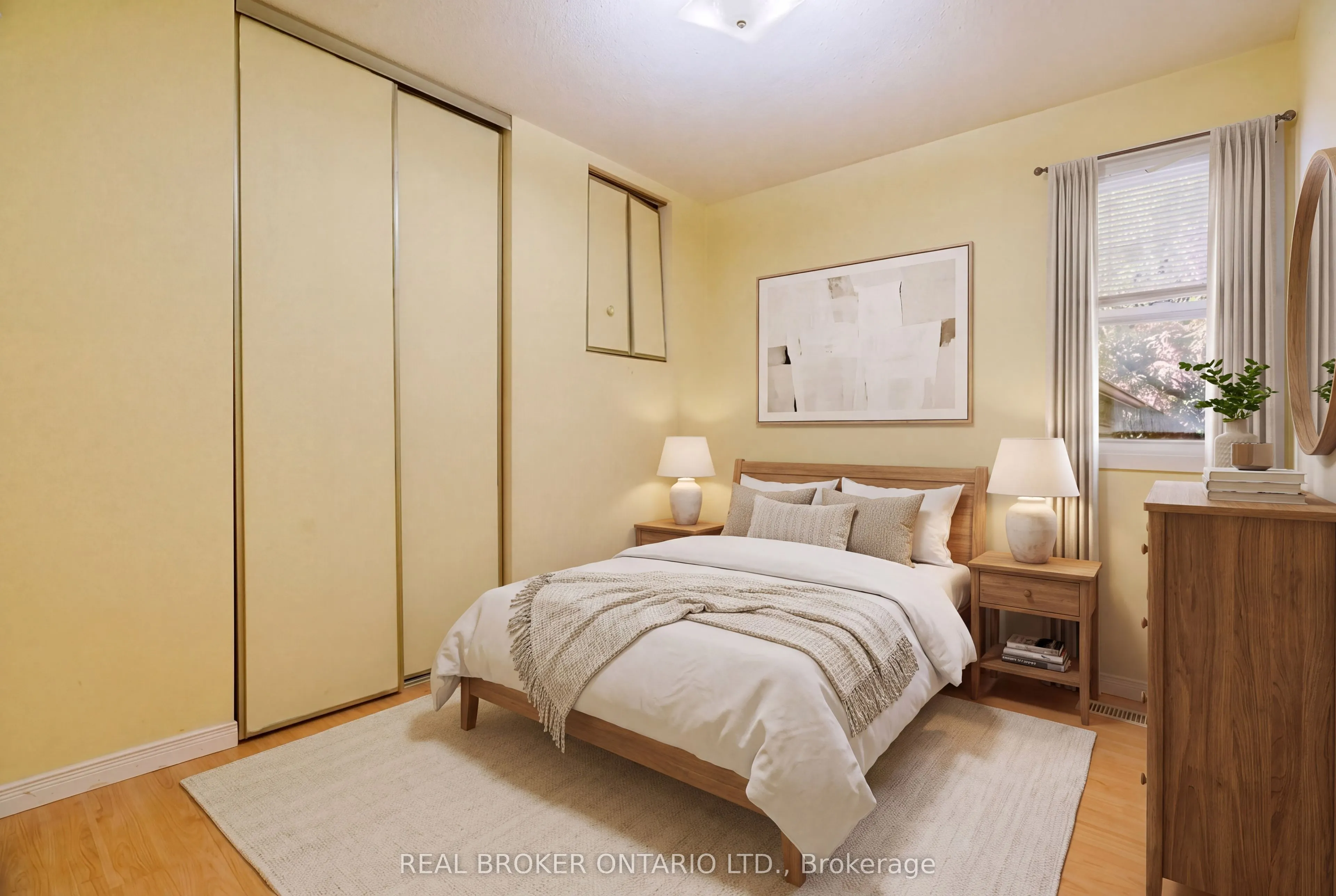 16 Gold Crescent