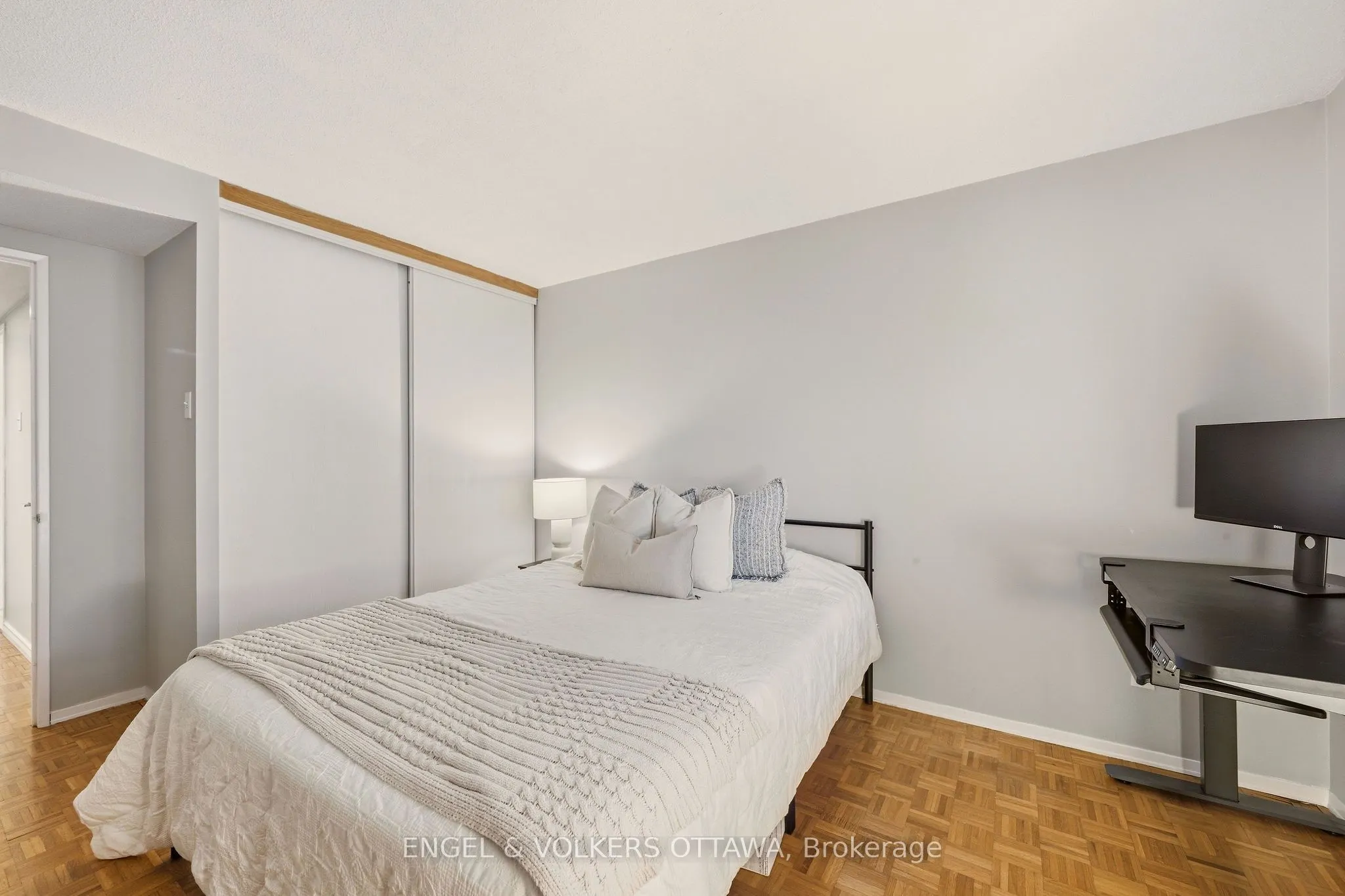 475 Laurier Avenue W #606