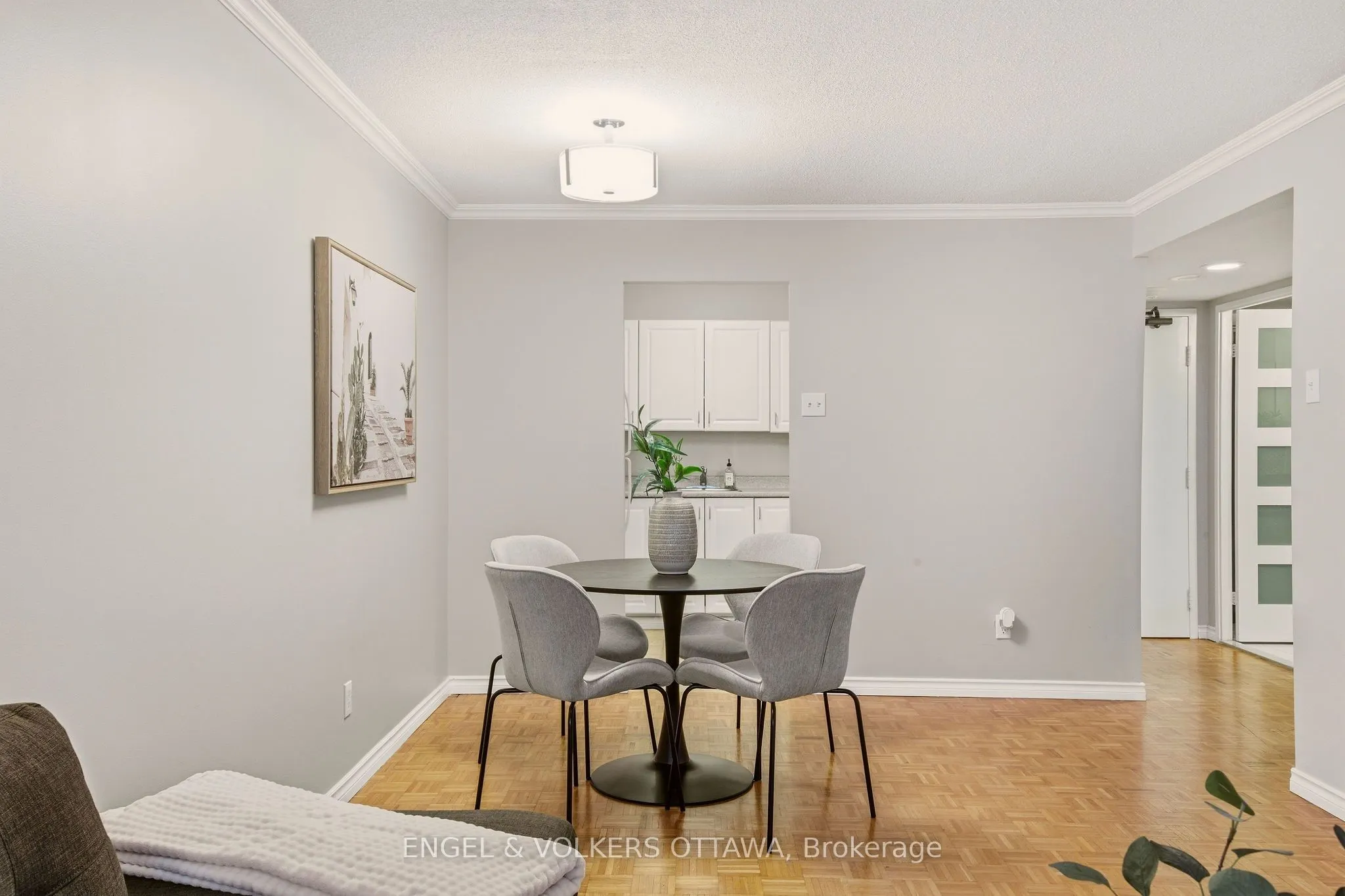 475 Laurier Avenue W #606