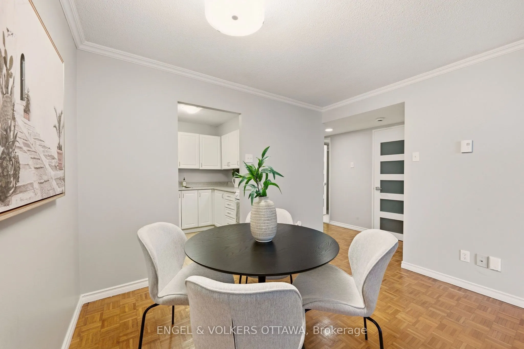 475 Laurier Avenue W #606