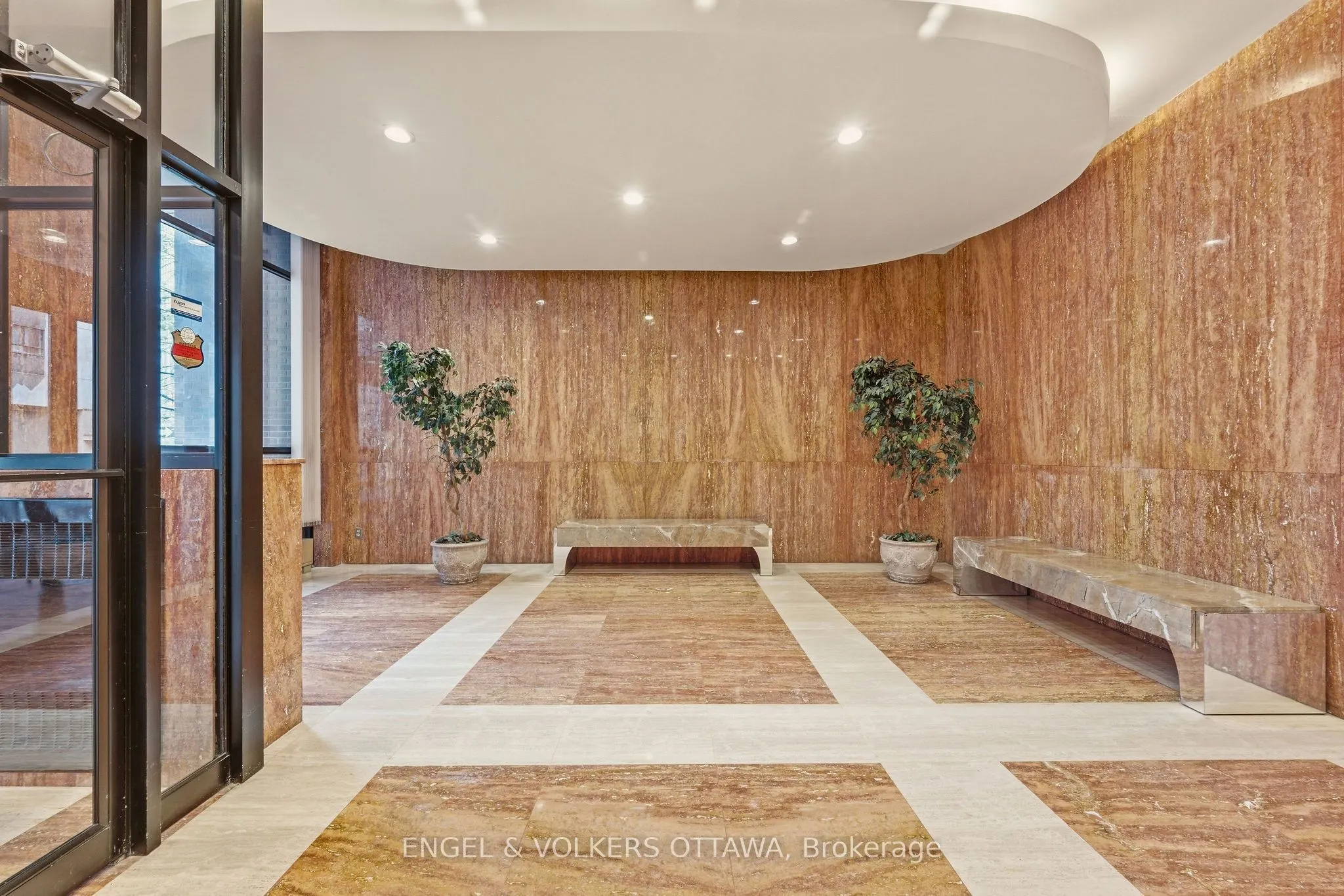 475 Laurier Avenue W #606