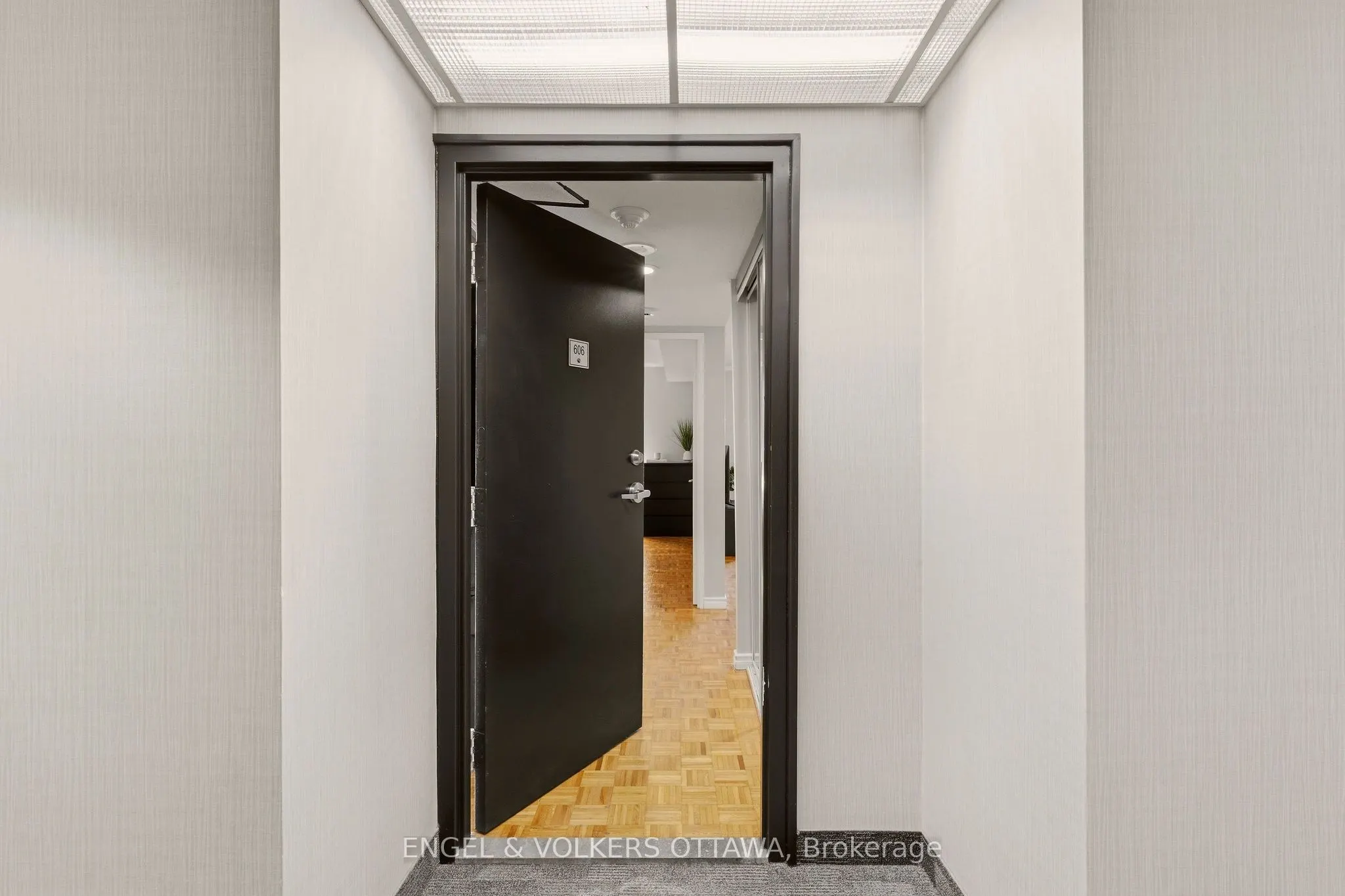 475 Laurier Avenue W #606
