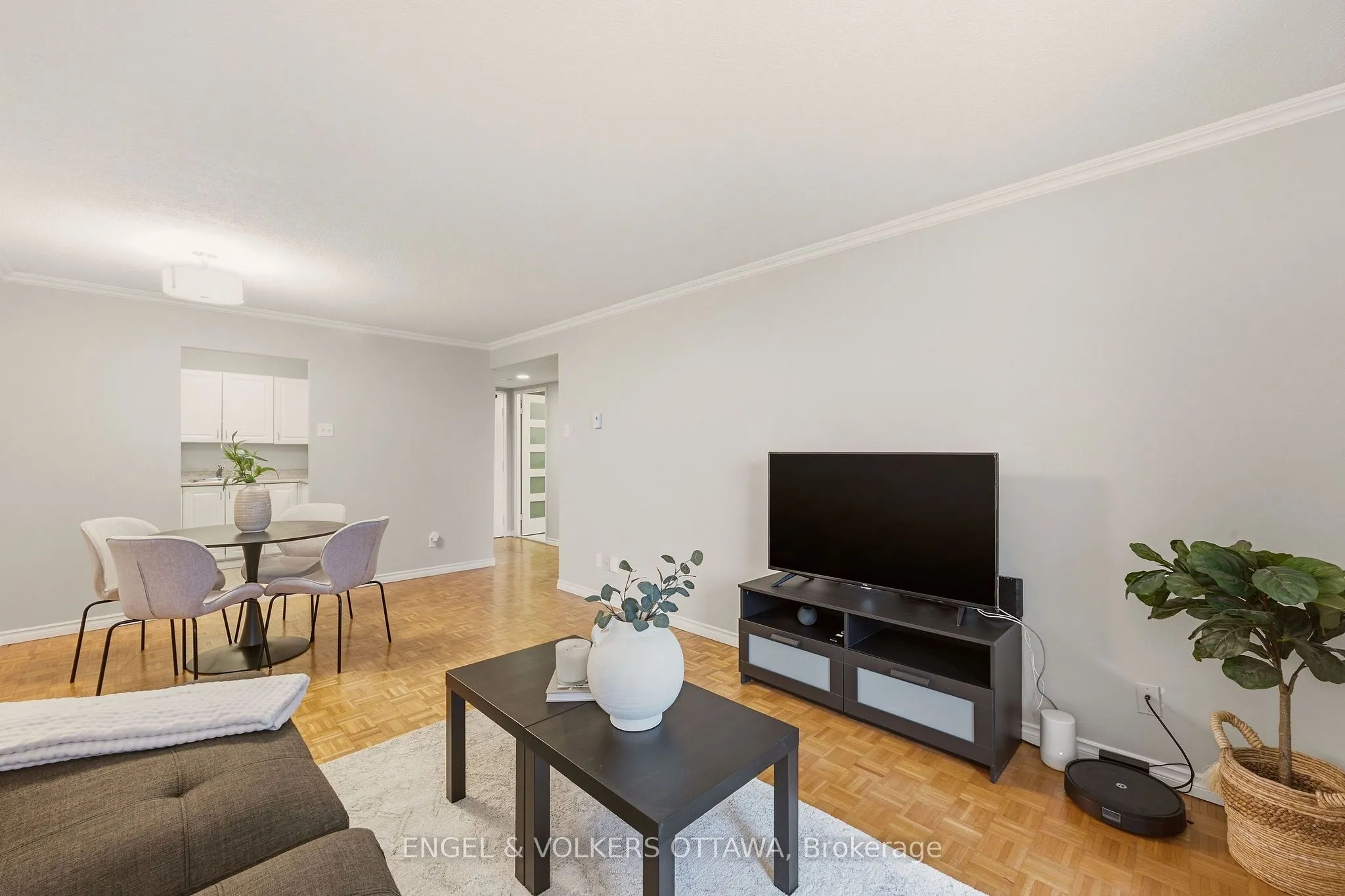475 Laurier Avenue W #606