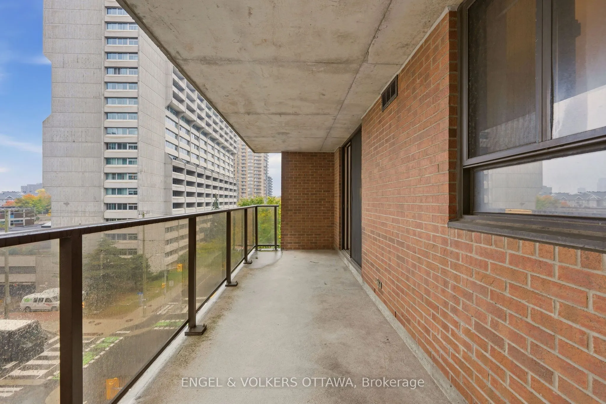 475 Laurier Avenue W #606