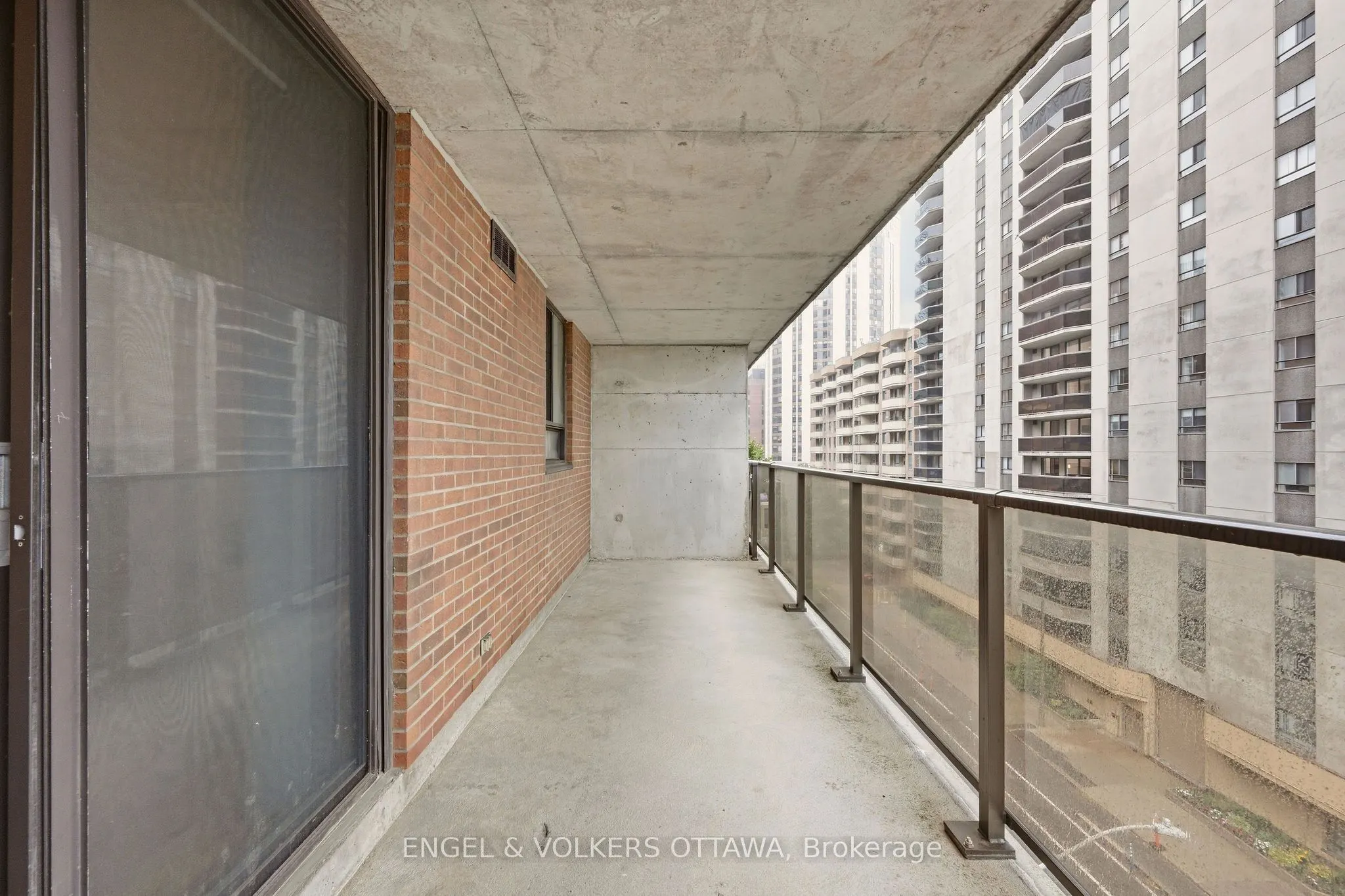 475 Laurier Avenue W #606