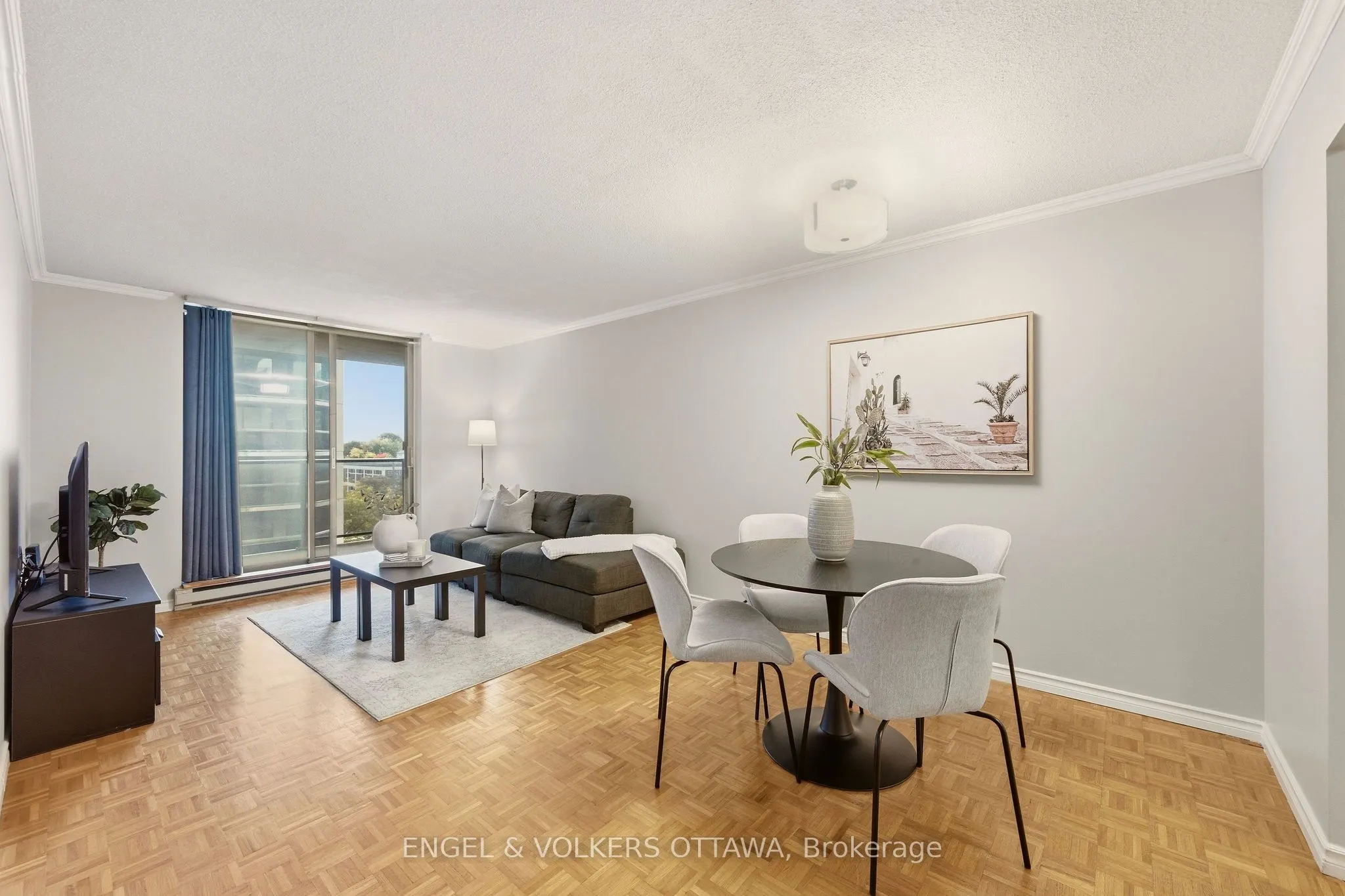 475 Laurier Avenue W #606
