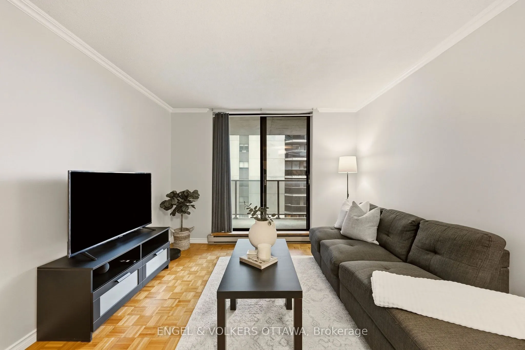 475 Laurier Avenue W #606