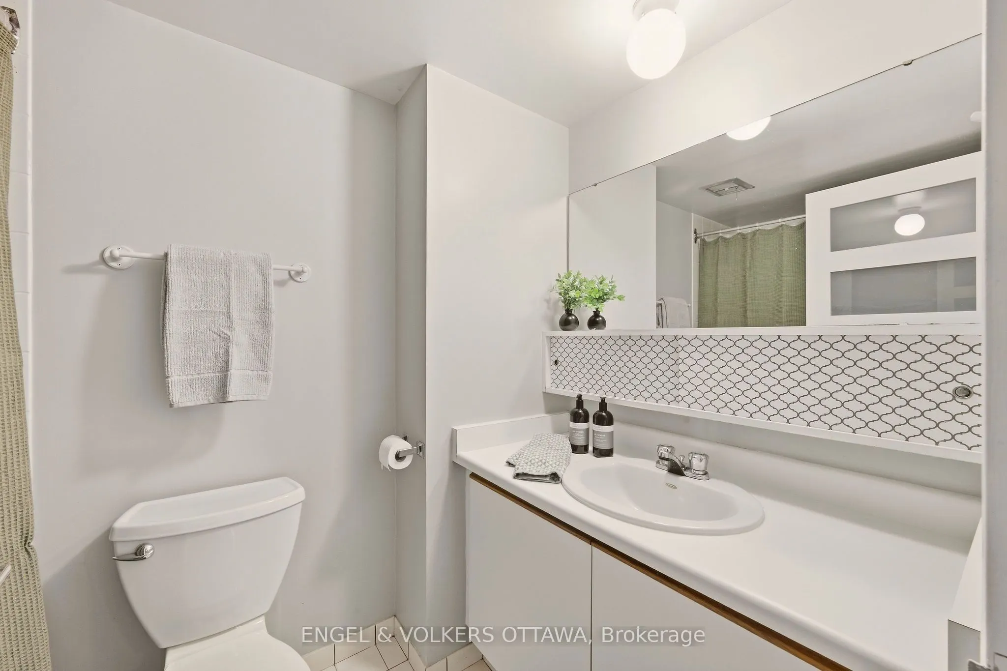 475 Laurier Avenue W #606