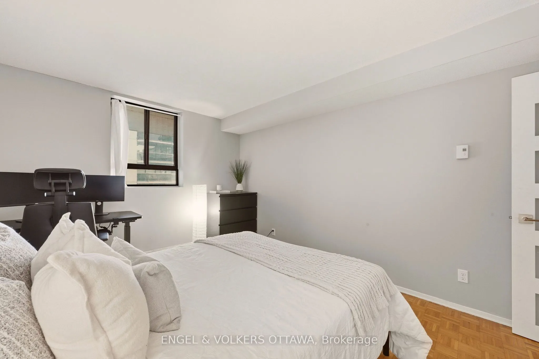 475 Laurier Avenue W #606