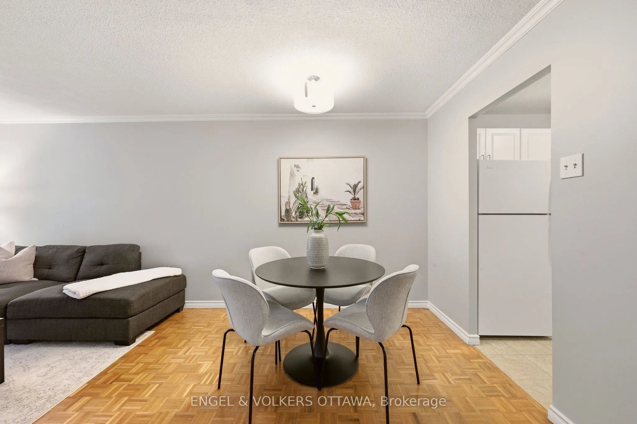 475 Laurier Avenue W #606