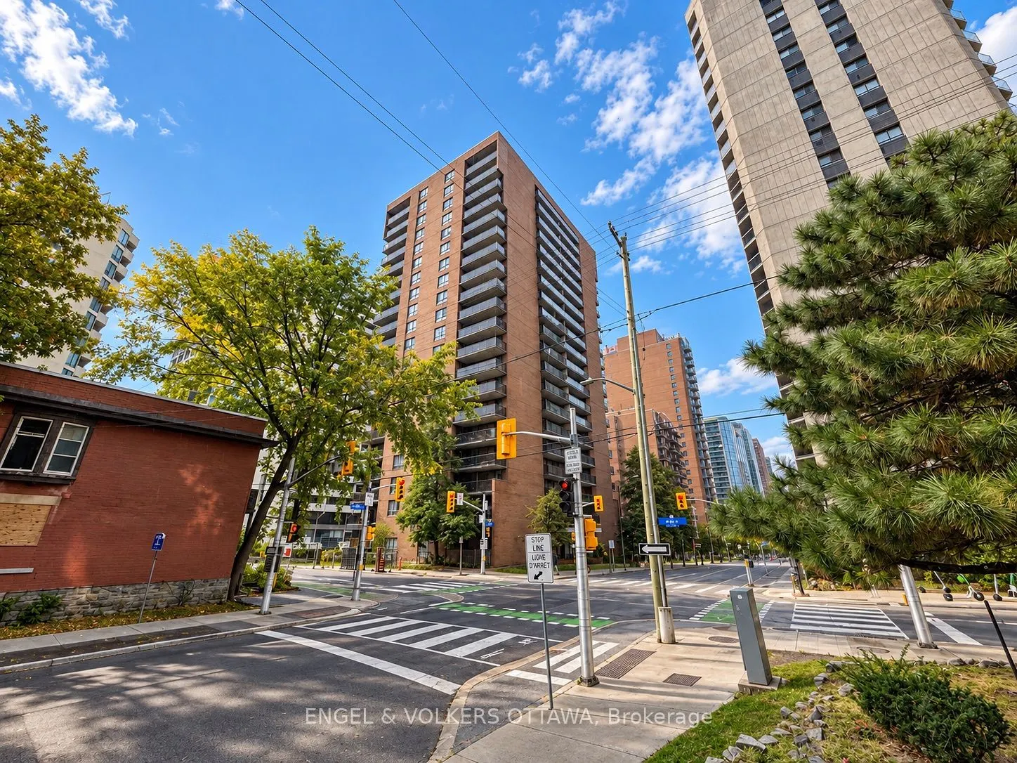 475 Laurier Avenue W #606