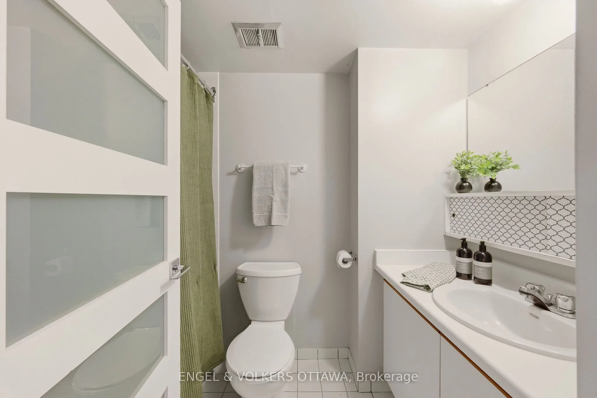 475 Laurier Avenue W #606