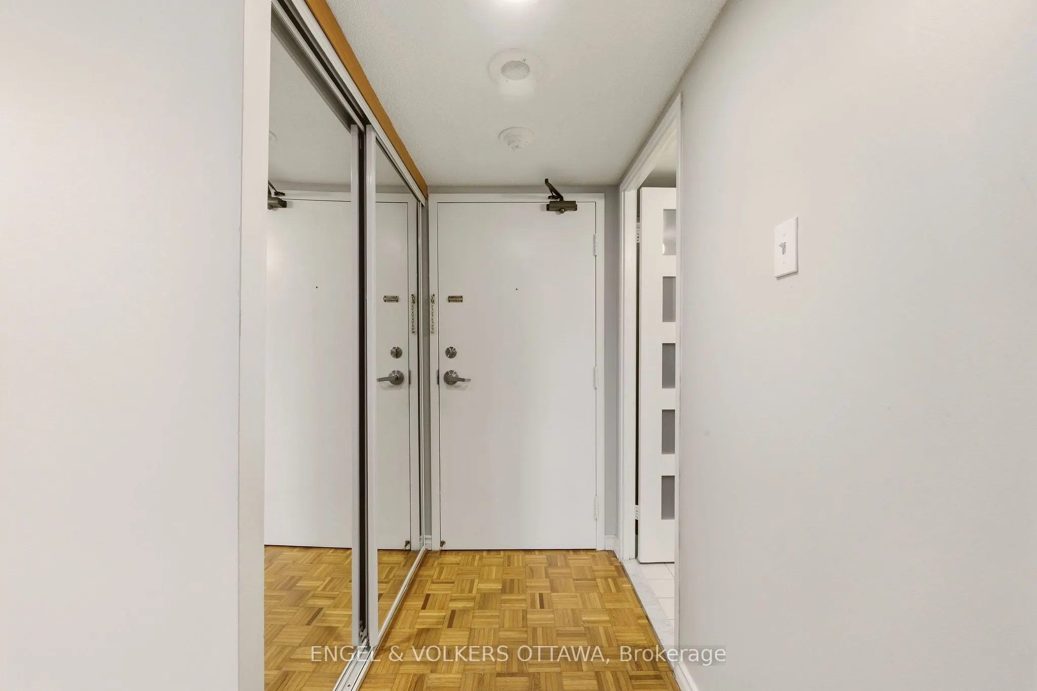 475 Laurier Avenue W #606