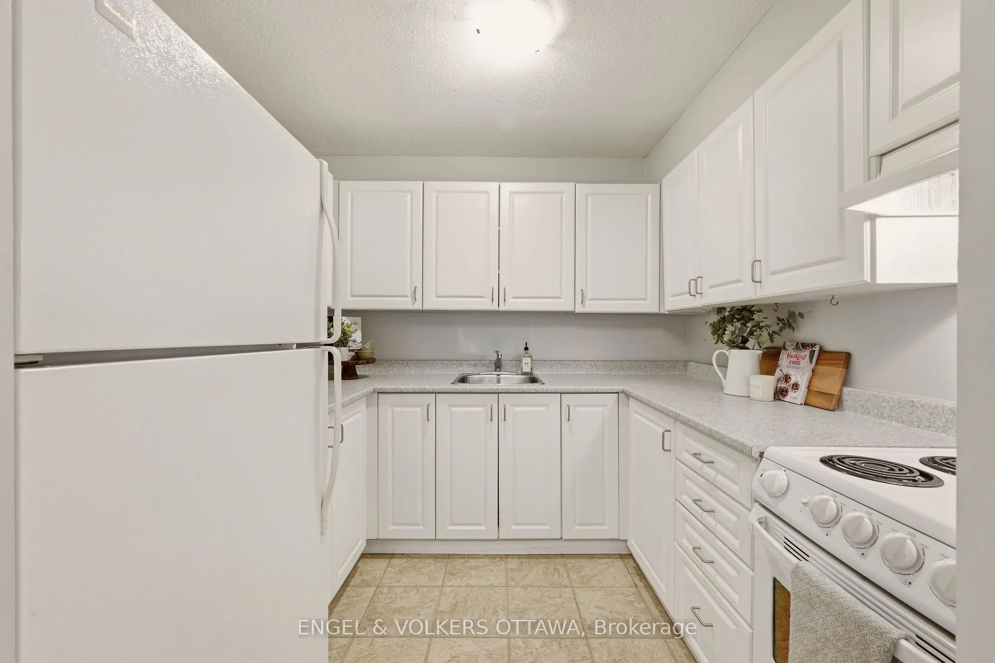 475 Laurier Avenue W #606
