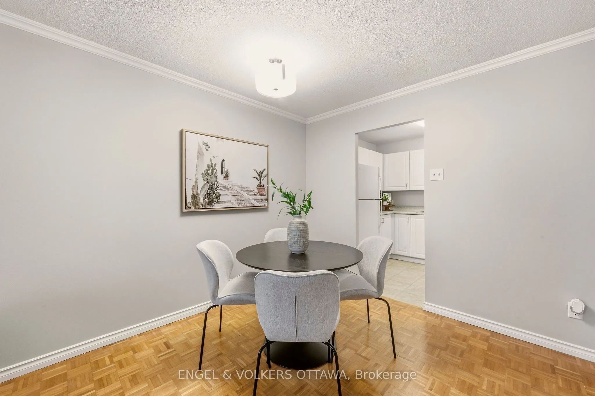 475 Laurier Avenue W #606