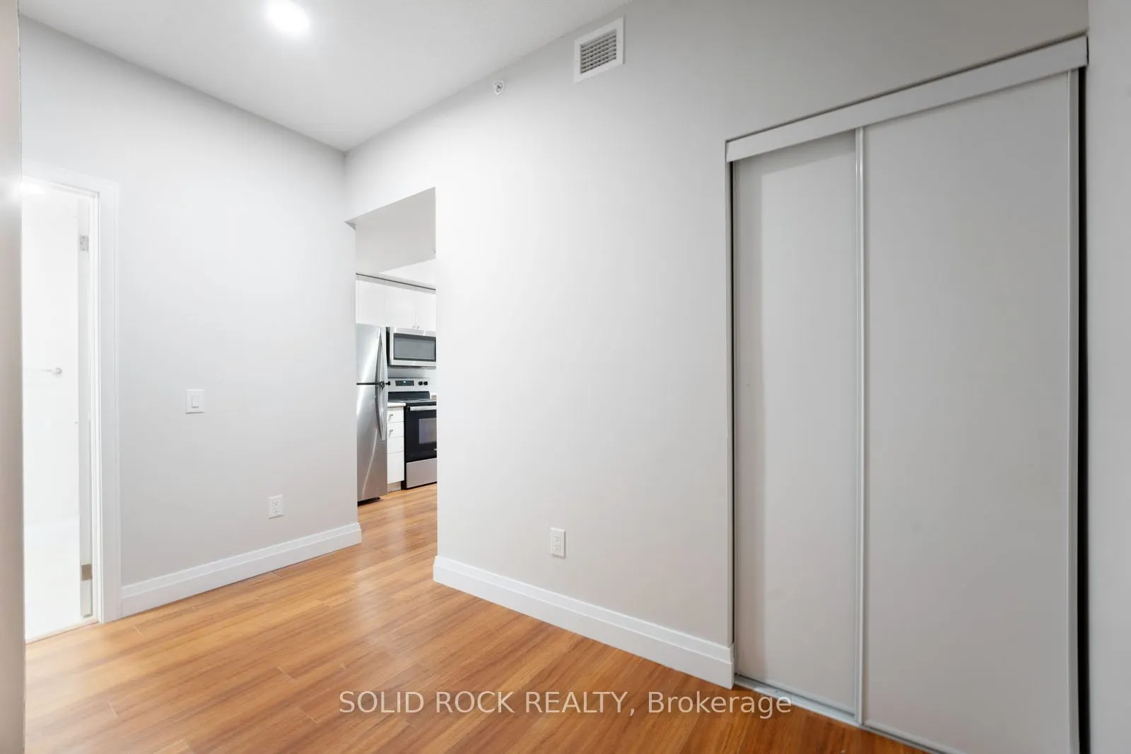 1 Wellington Street #207