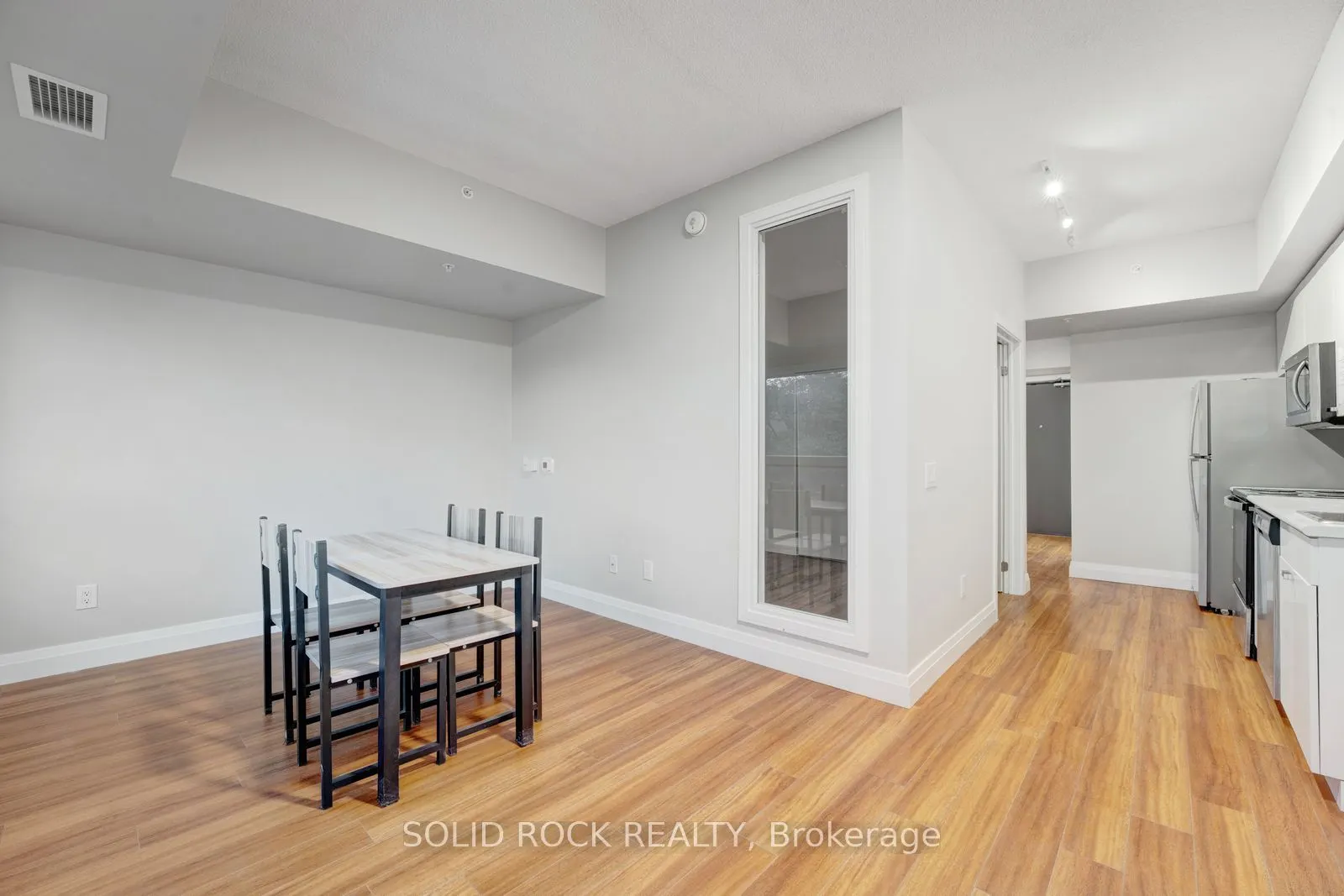 1 Wellington Street #207