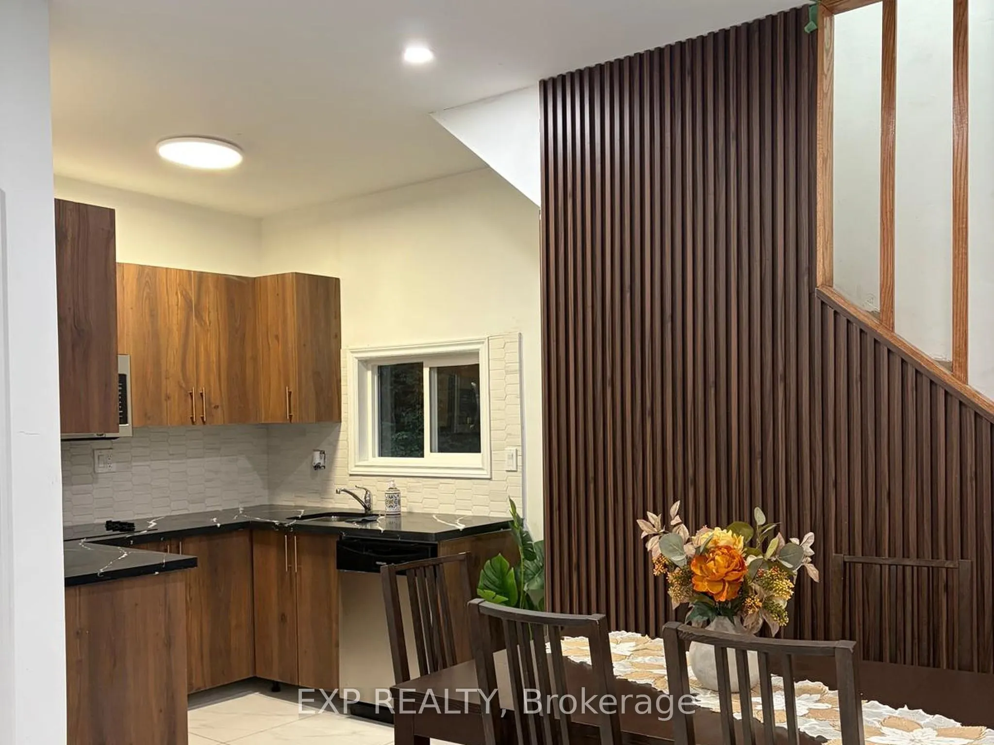 137 Old North Road S