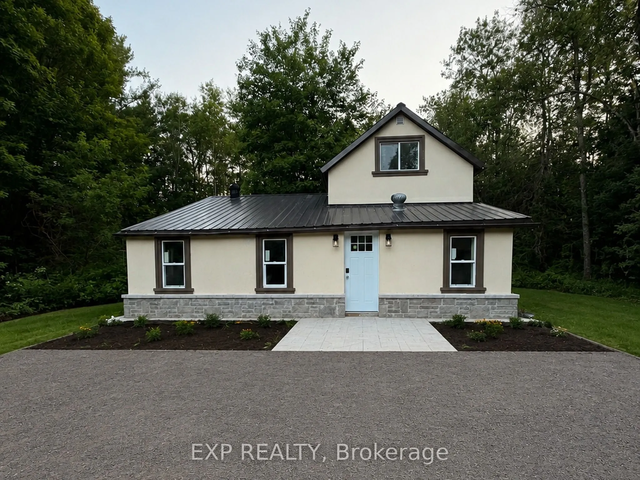 137 Old North Road S
