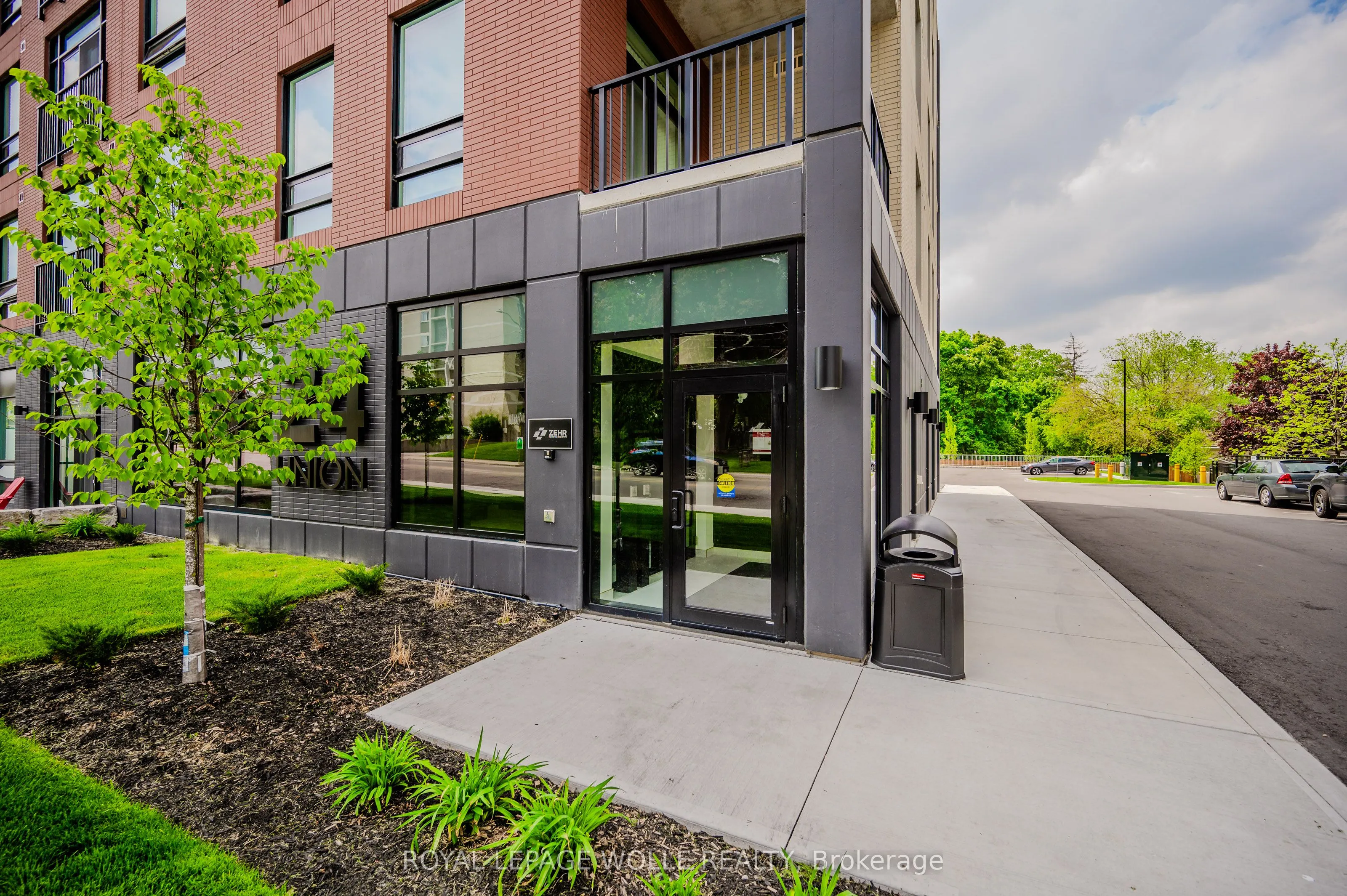 24 Union Street E #205