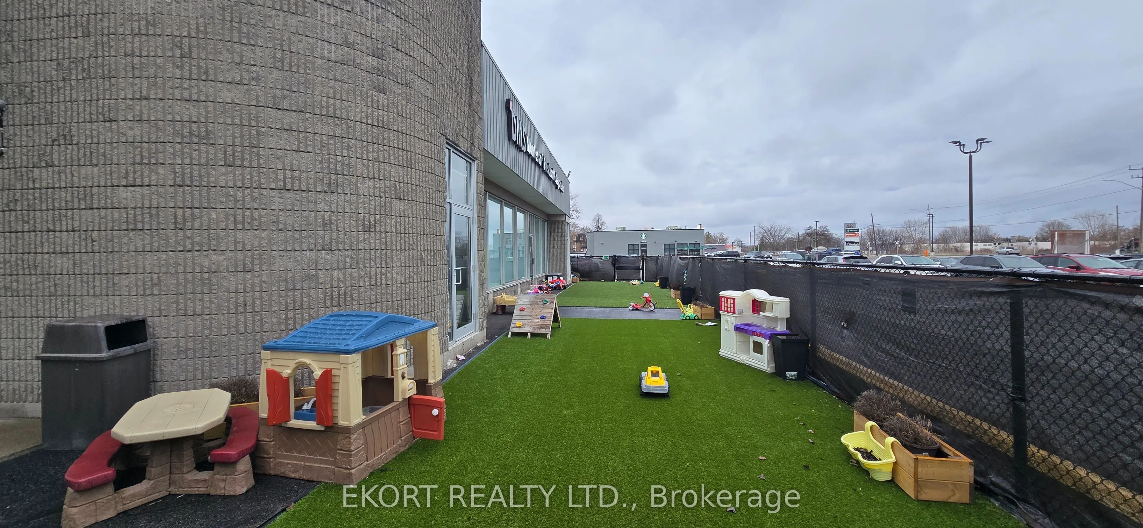 610 Dundas Street E