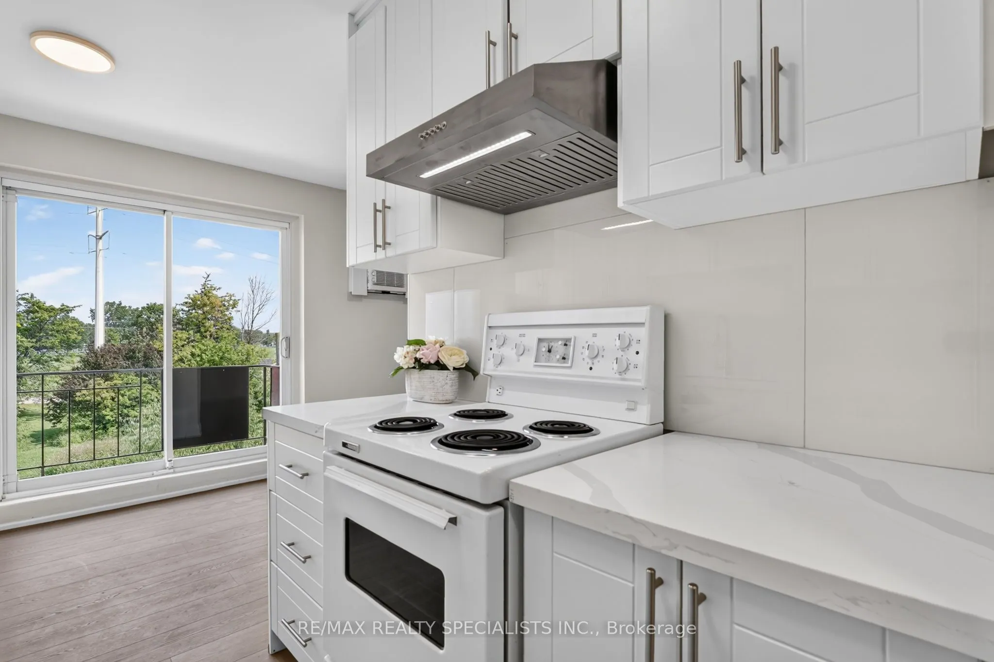 426 Queenston Street #33