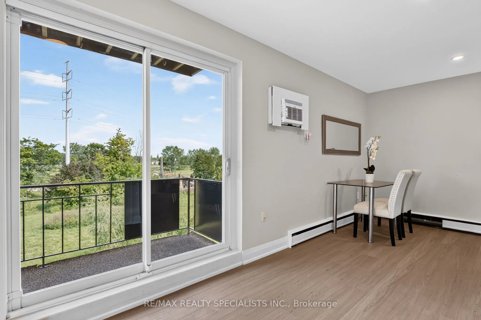 426 Queenston Street #33
