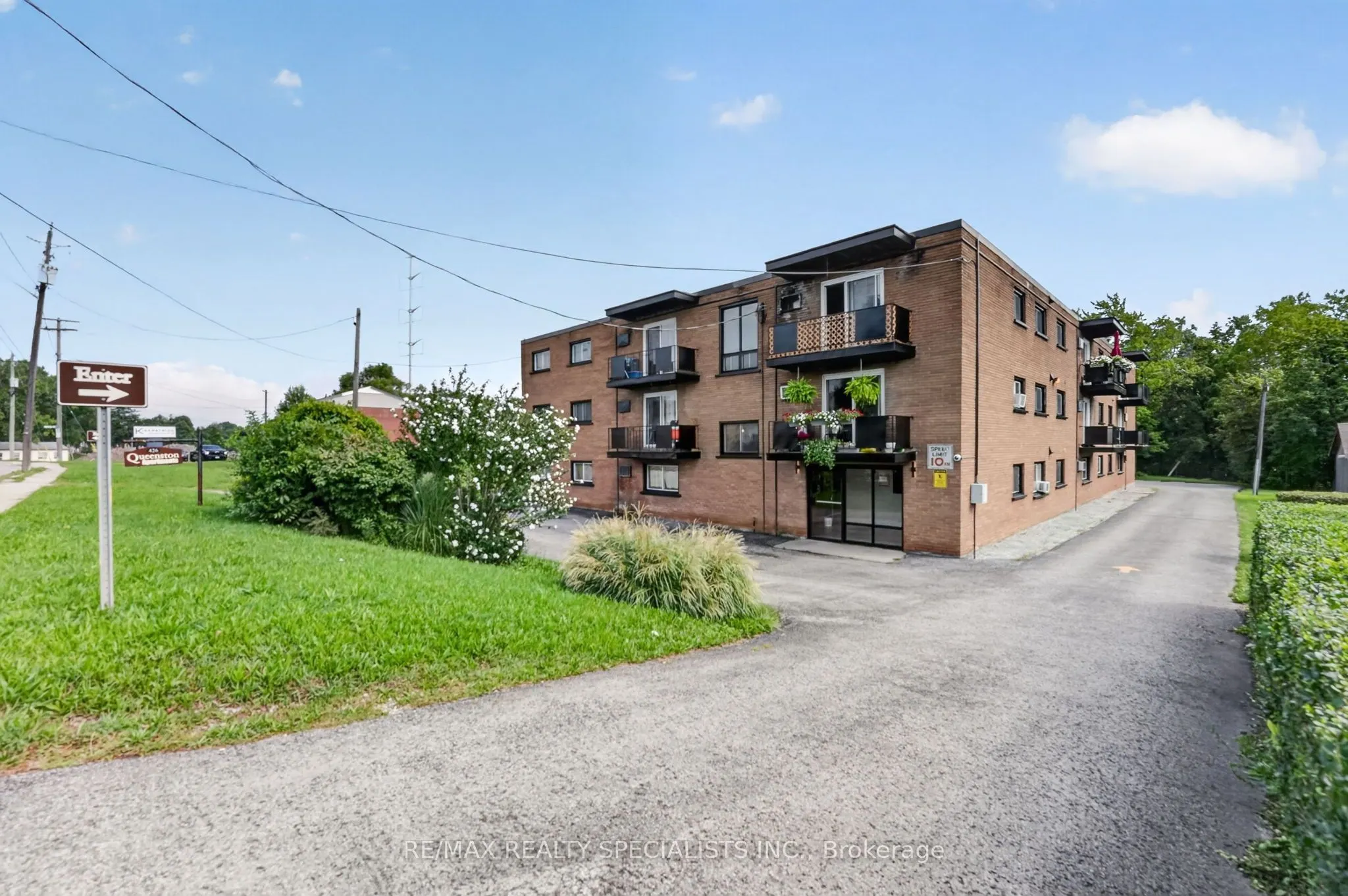 426 Queenston Street #33