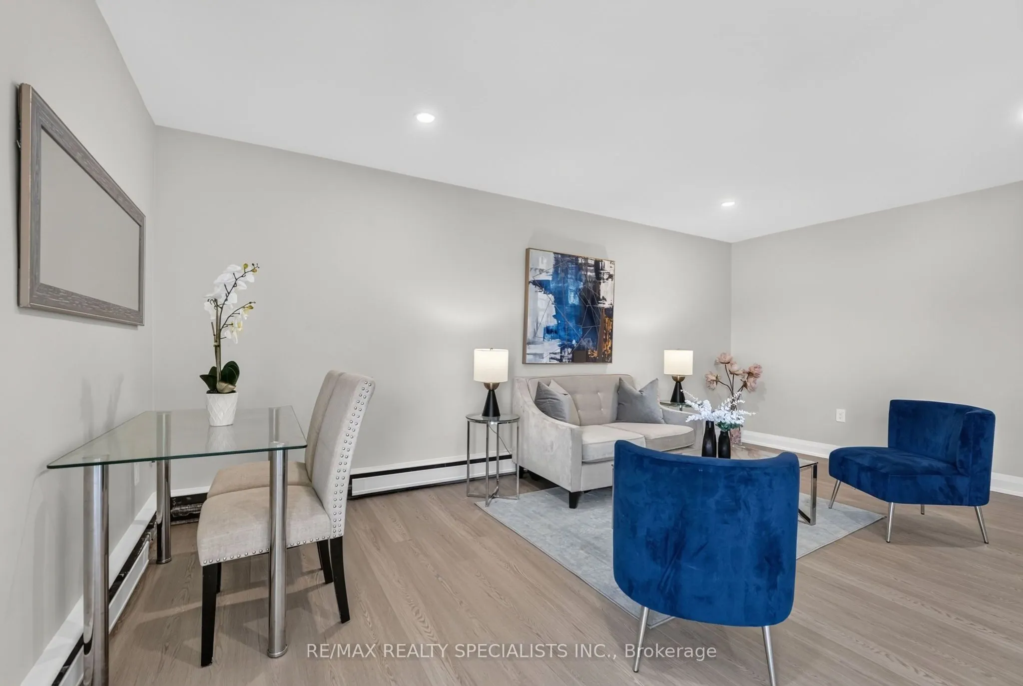 426 Queenston Street #33
