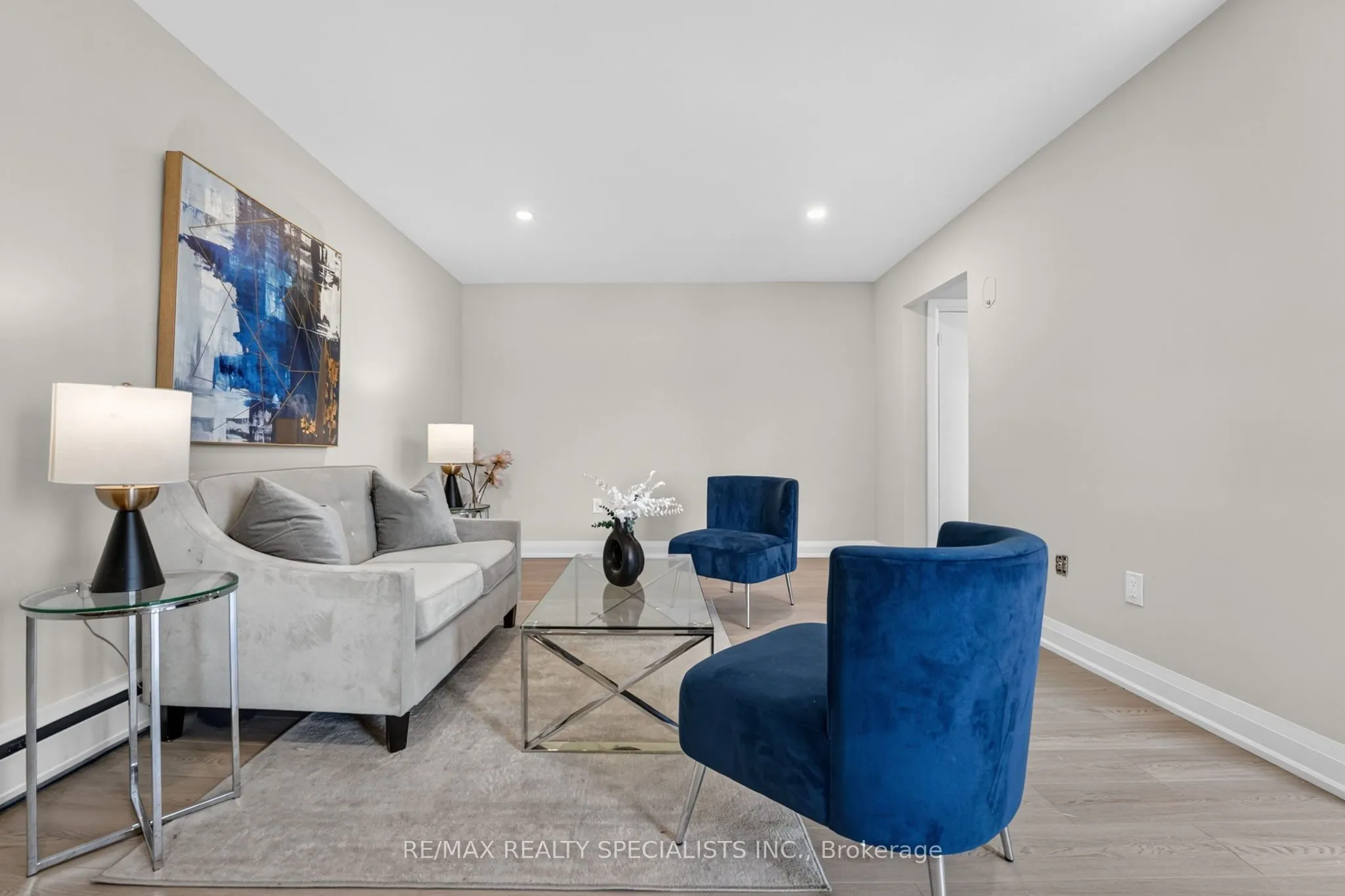 426 Queenston Street #33
