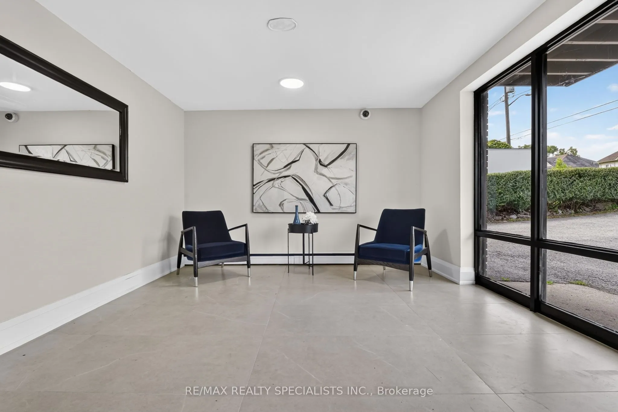 426 Queenston Street #33