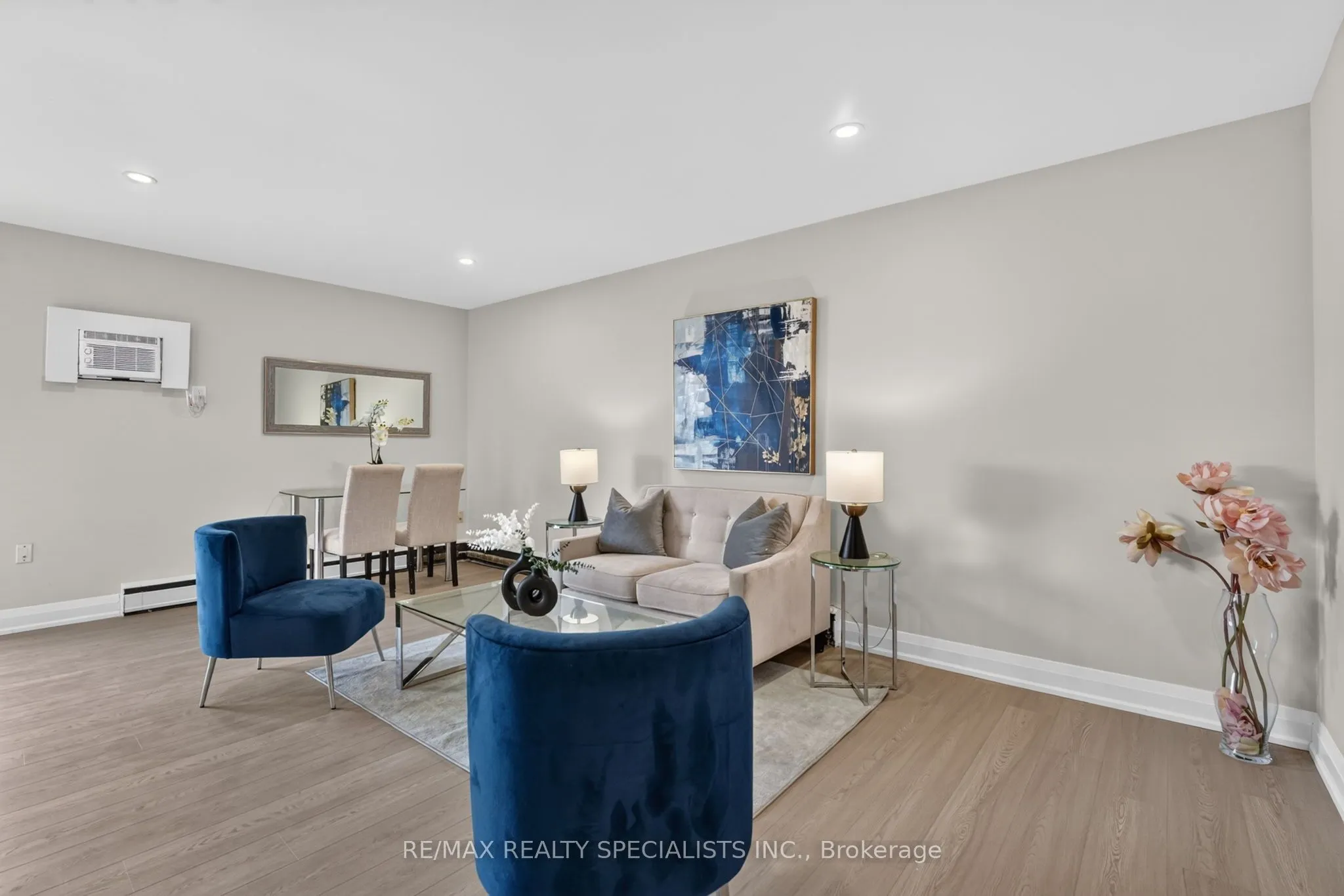 426 Queenston Street #33