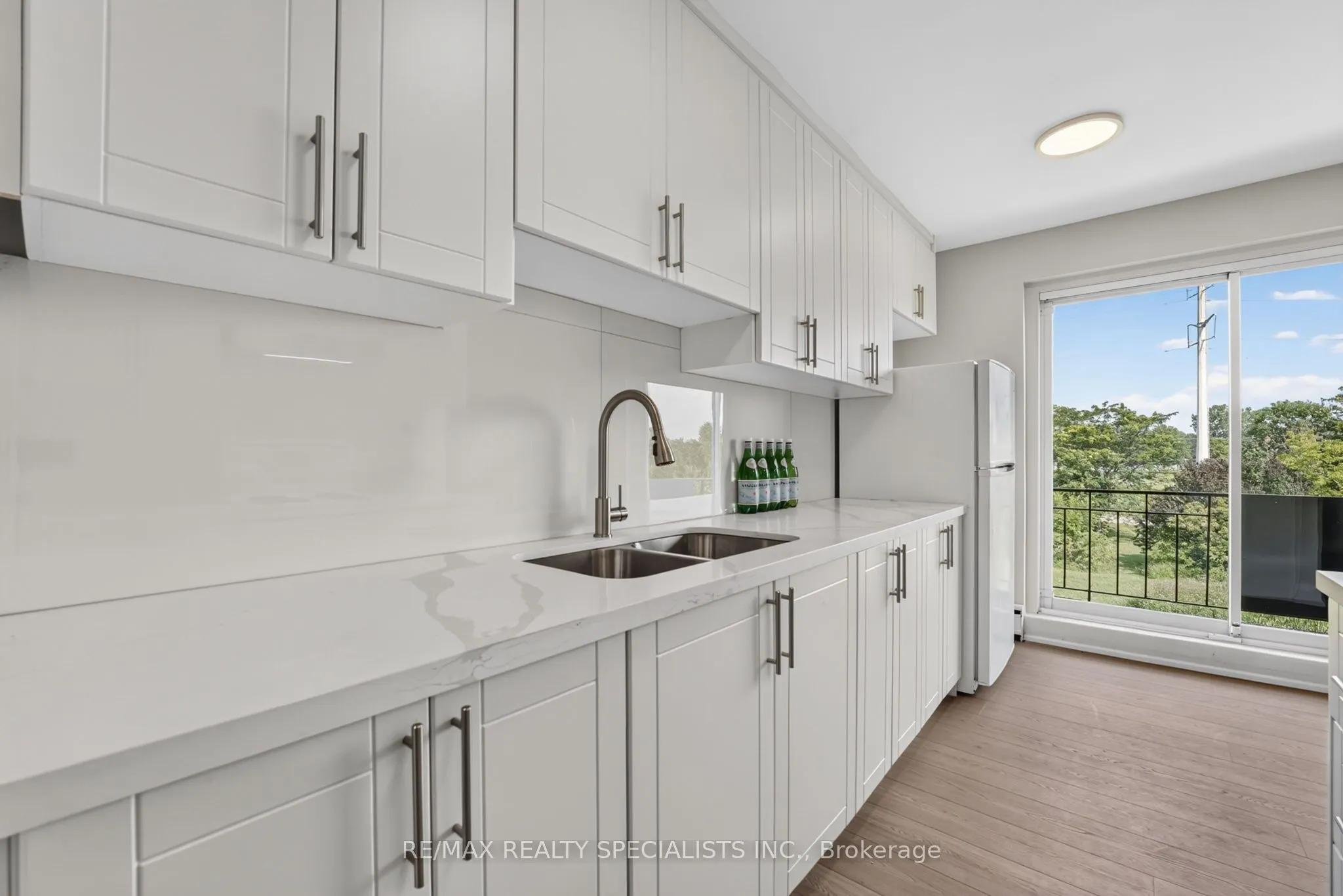 426 Queenston Street #33