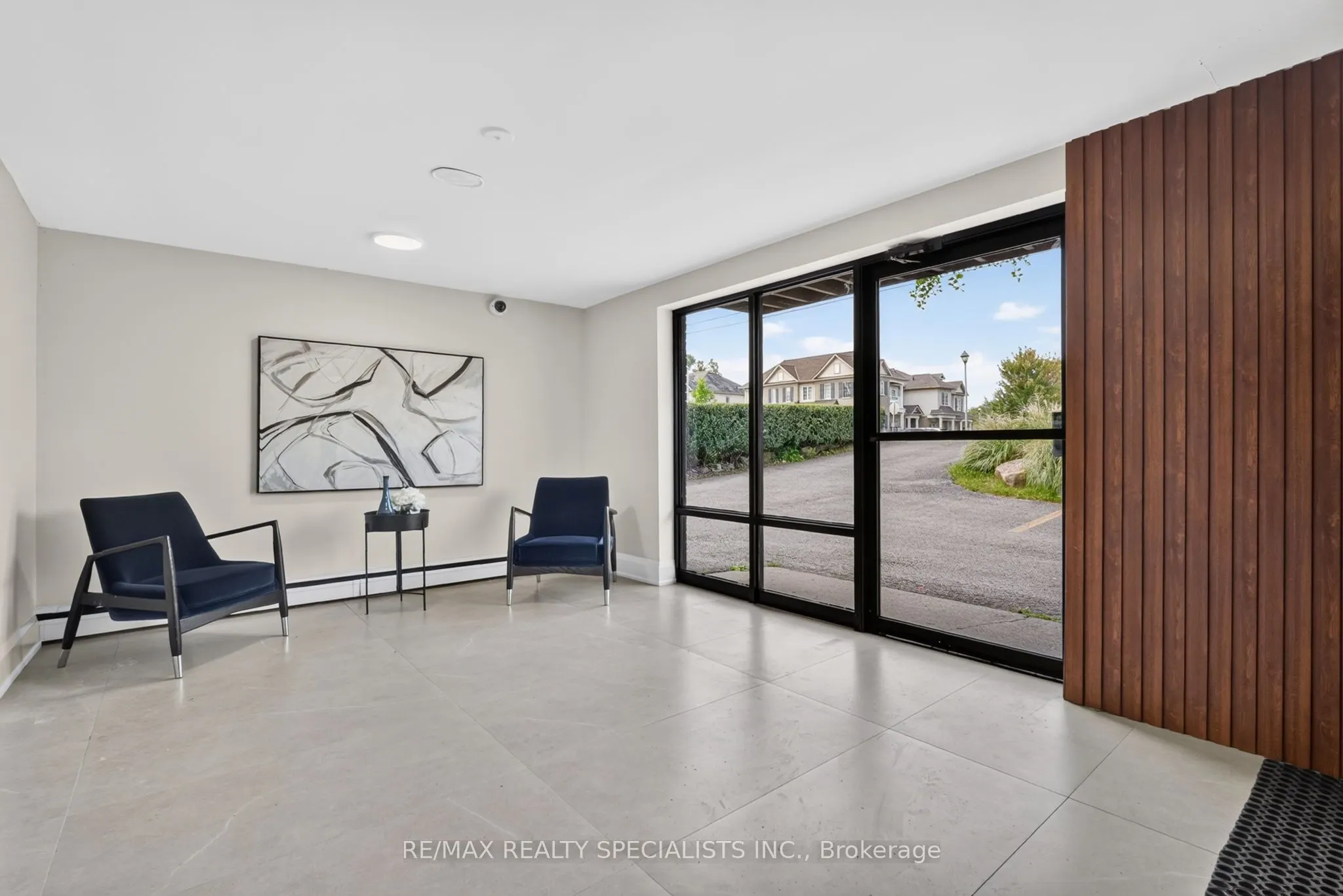 426 Queenston Street #33