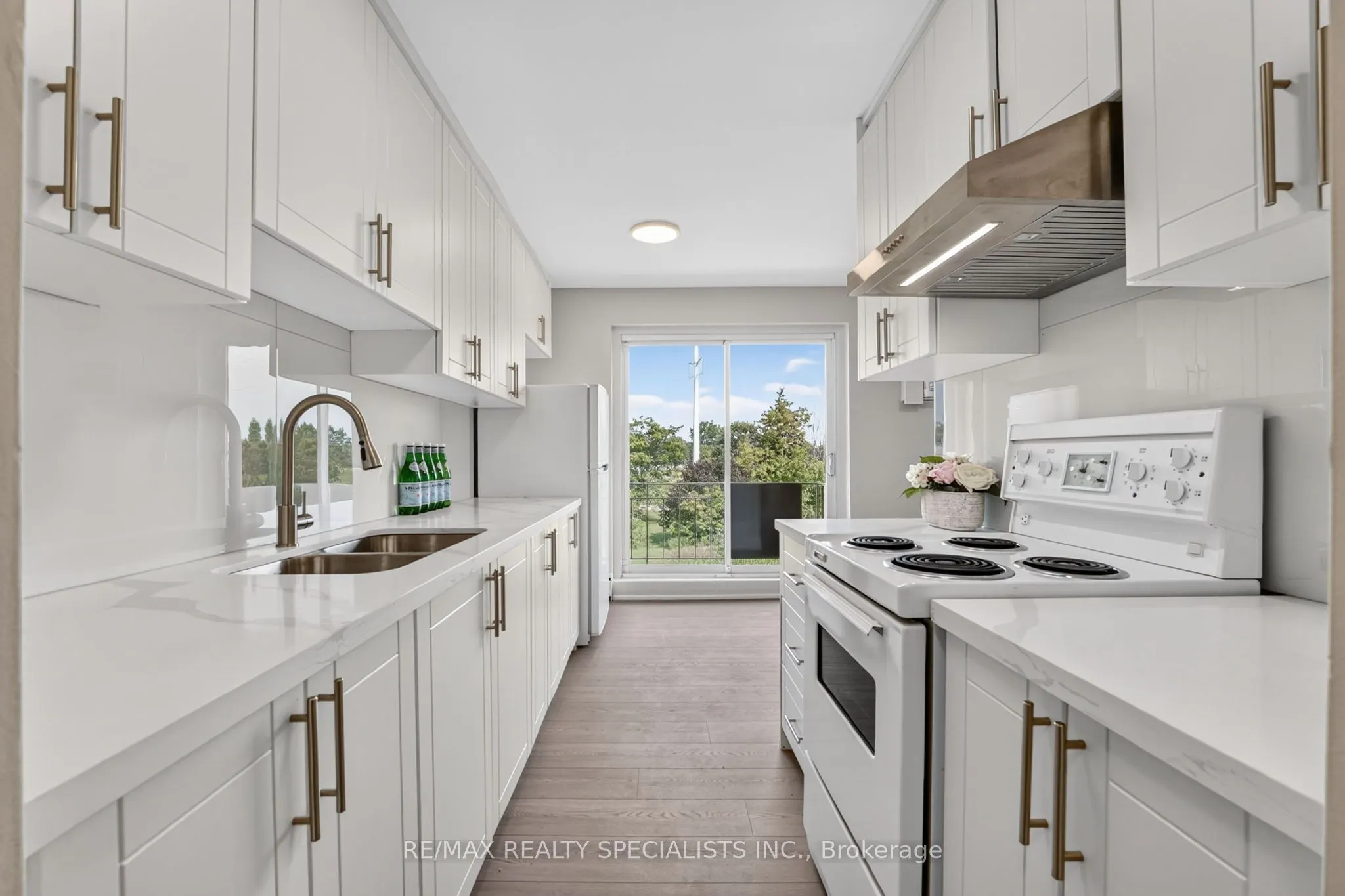 426 Queenston Street #33