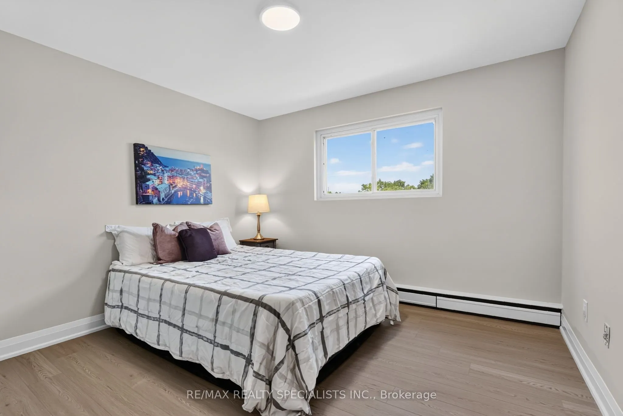 426 Queenston Street #33