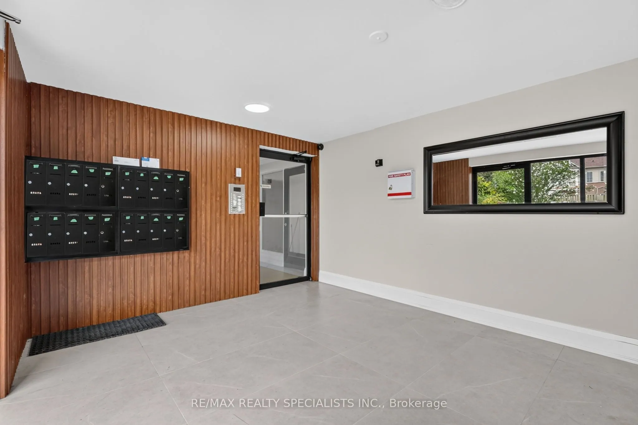 426 Queenston Street #33