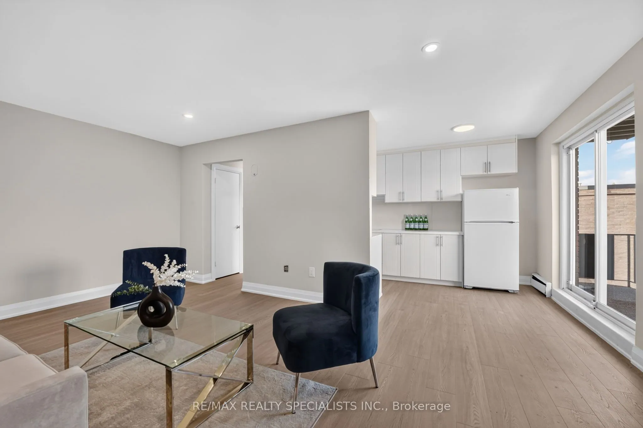 426 Queenston Street #33