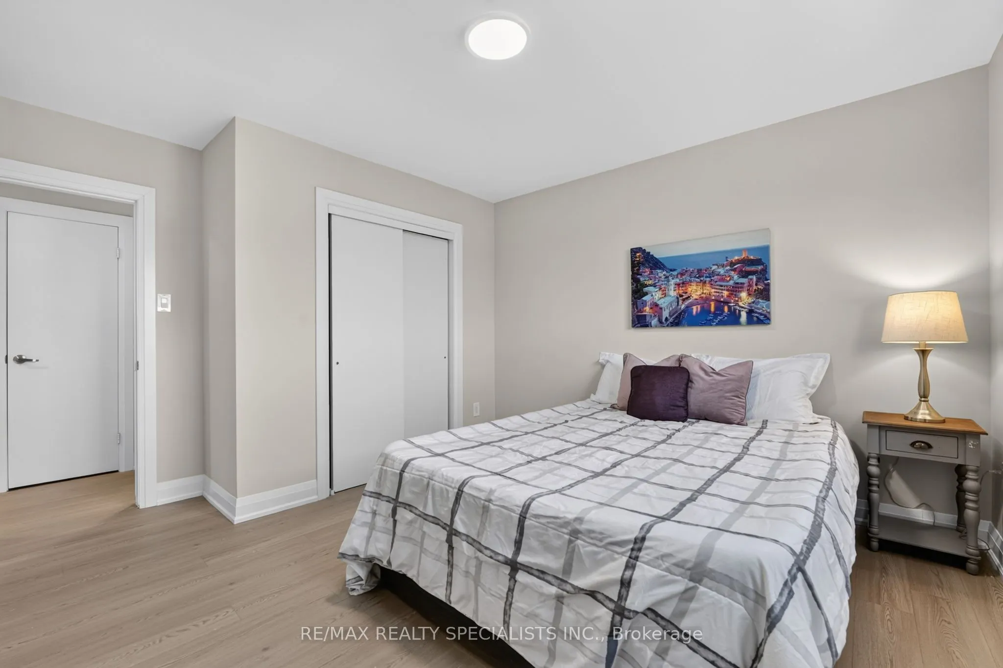 426 Queenston Street #33