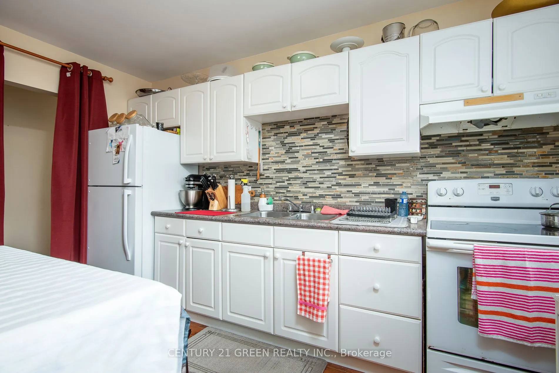 129 River Road E