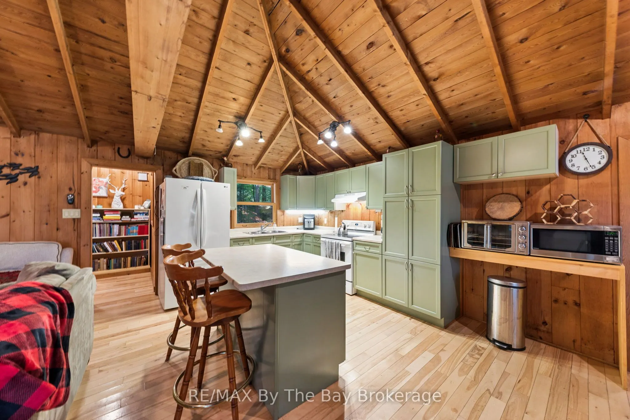 10158 Georgian Bay Shore