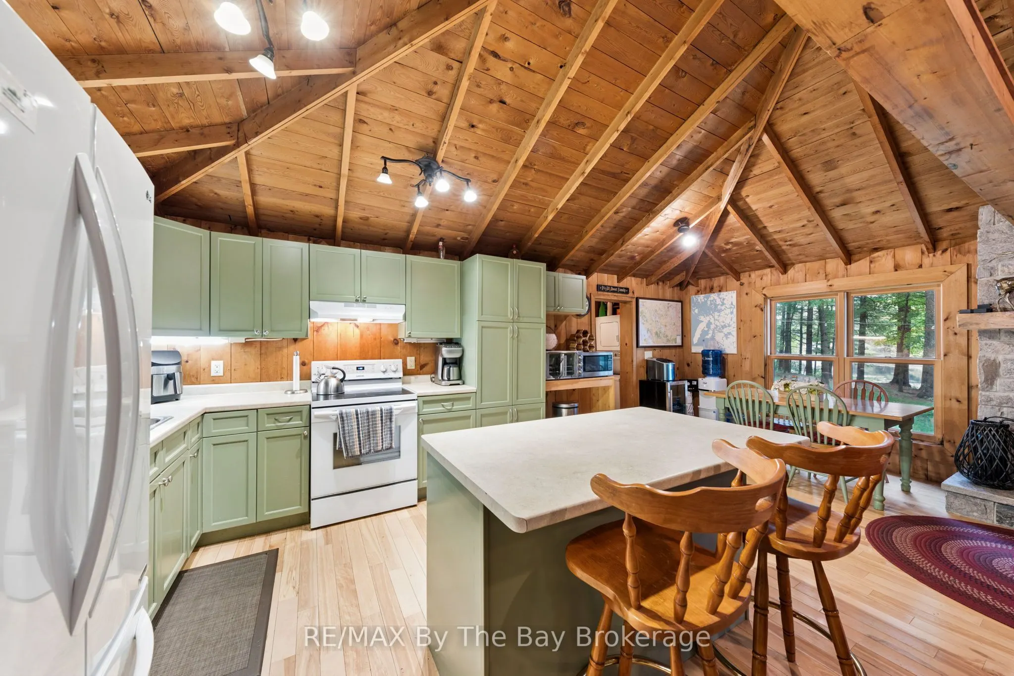 10158 Georgian Bay Shore
