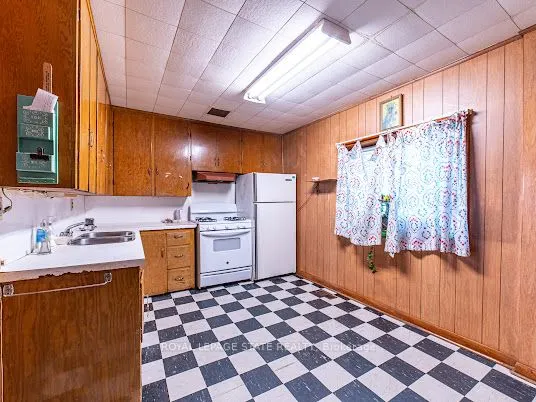 35 Sherman Avenue N