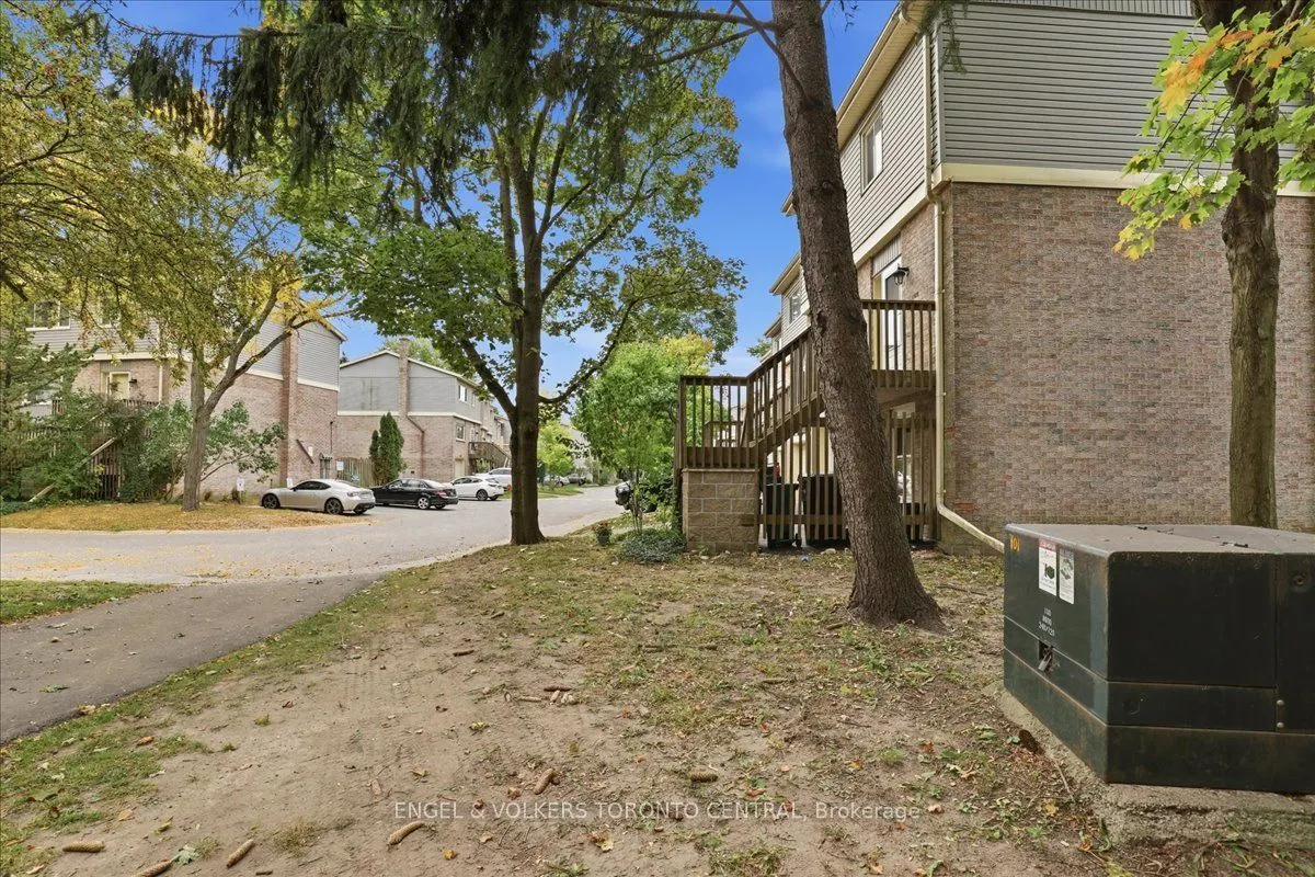 30 Green Valley Drive W ##36
