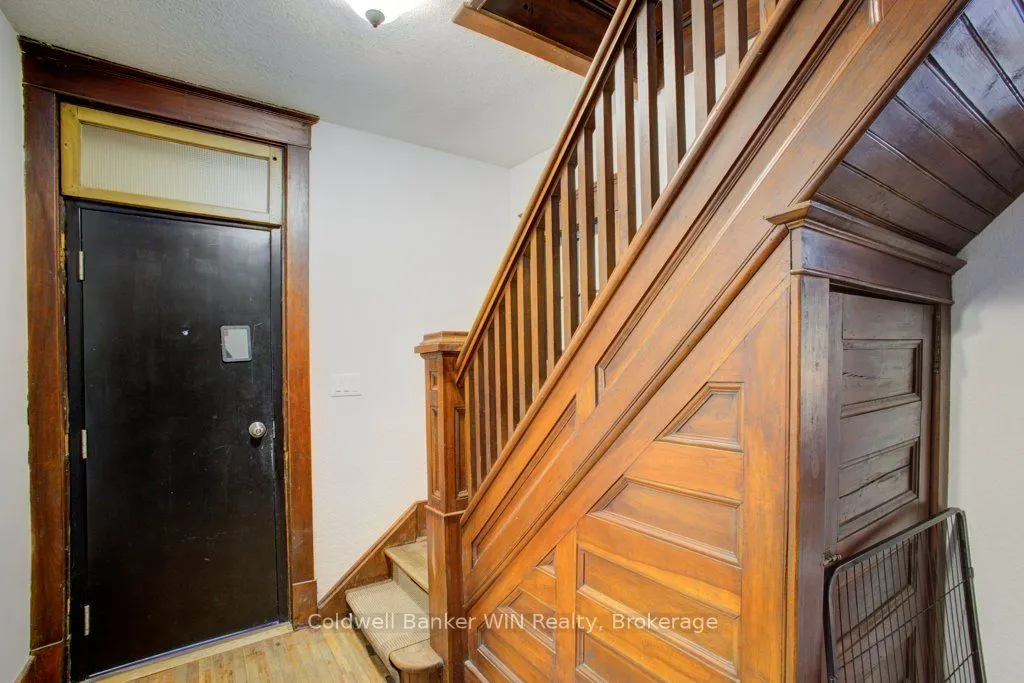 17 Arthur Street E