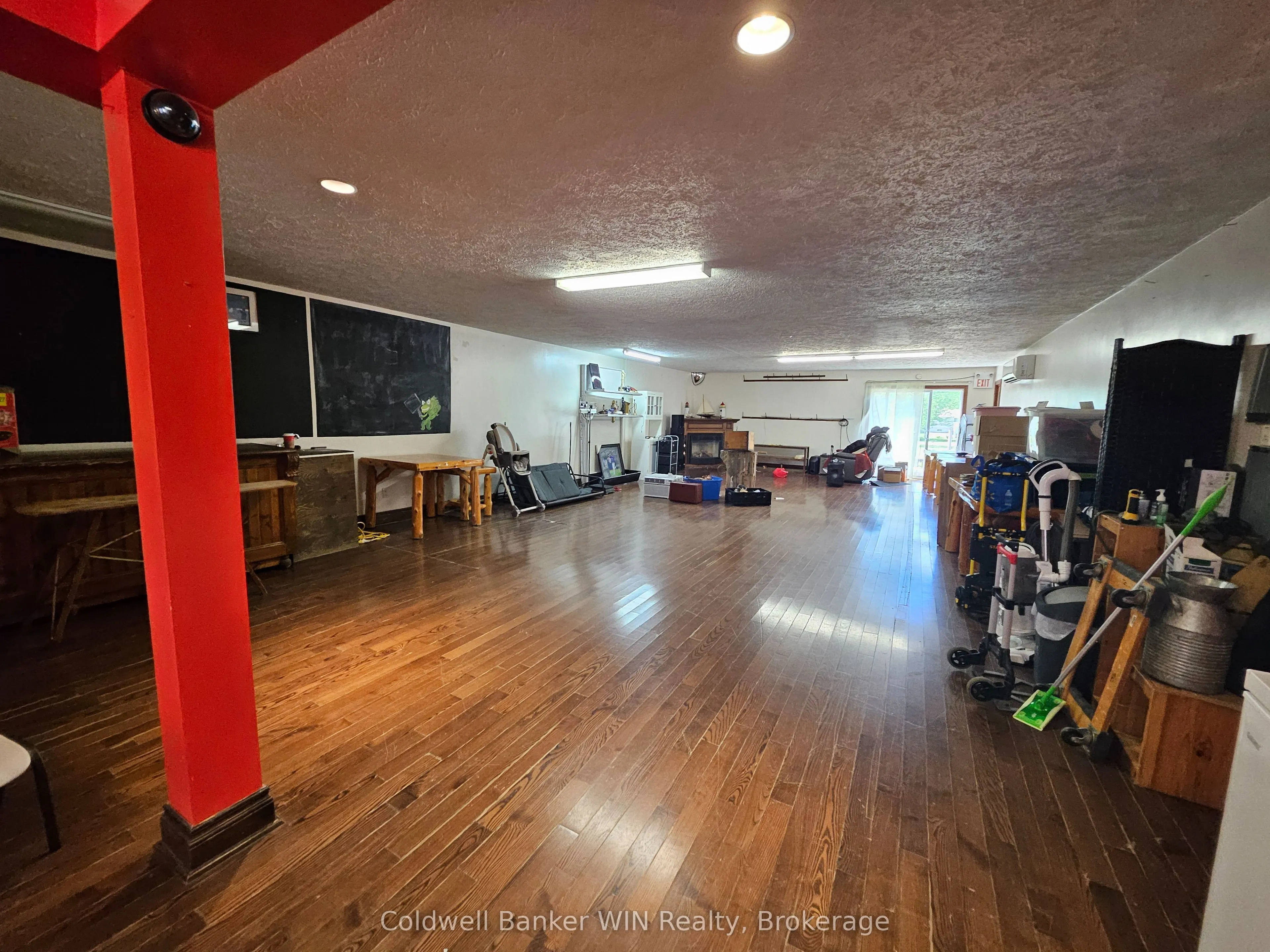 17 Arthur Street E