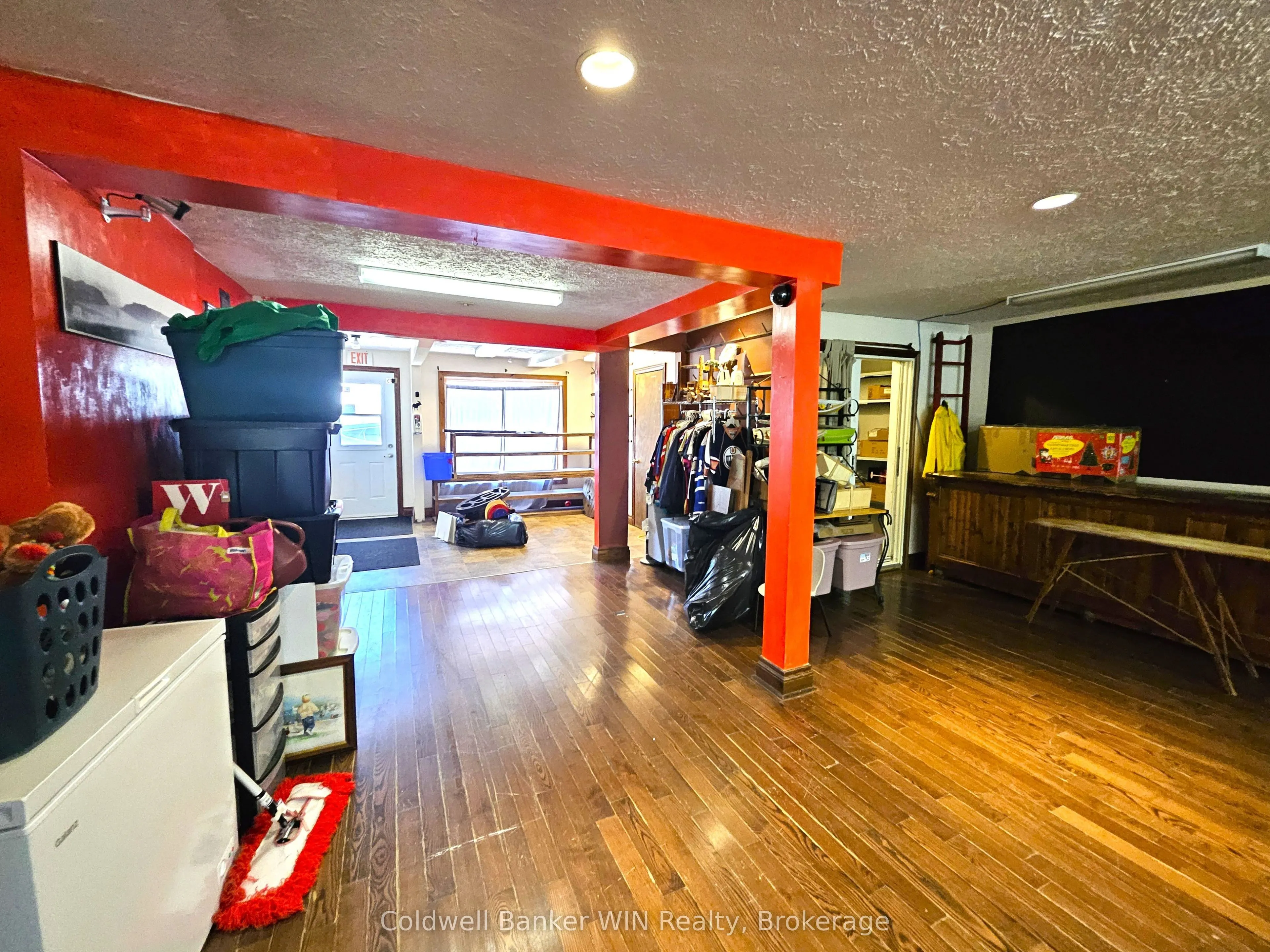 17 Arthur Street E