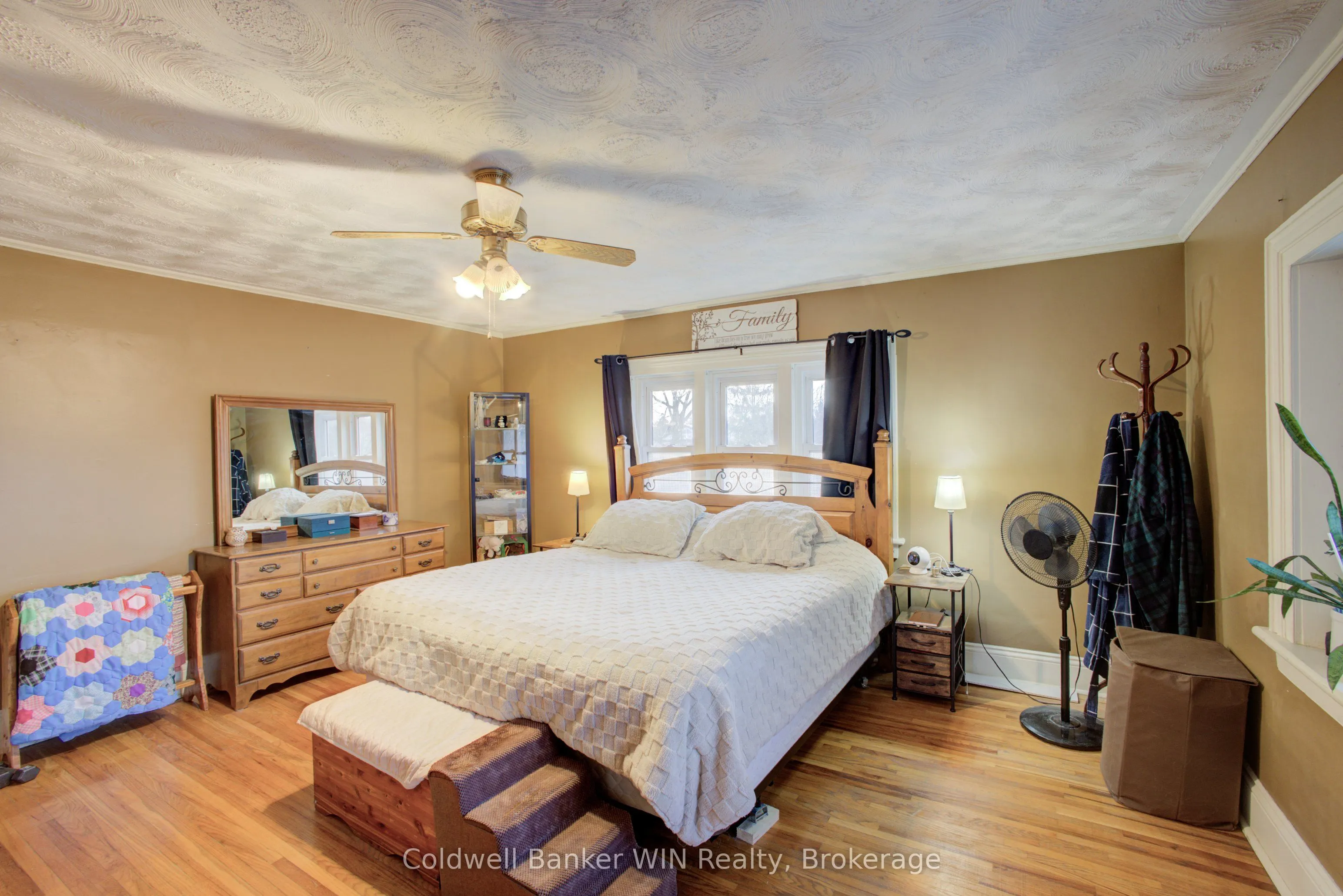 17 Arthur Street E